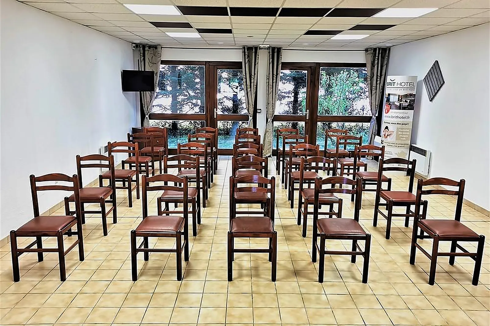 Lieux événementiels, BRIT HOTEL PAU-LONS