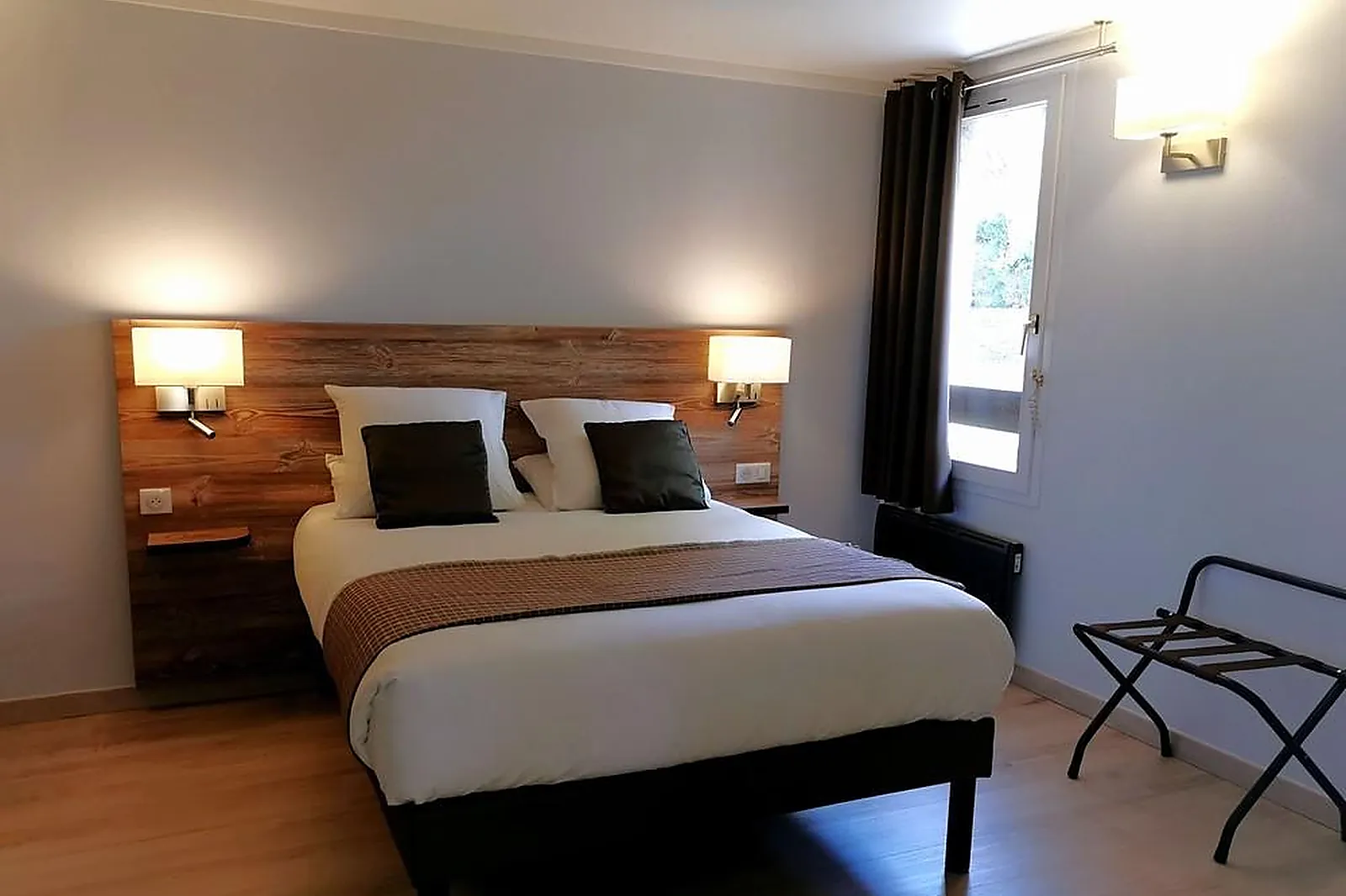 Lieux événementiels, BRIT HOTEL PAU-LONS