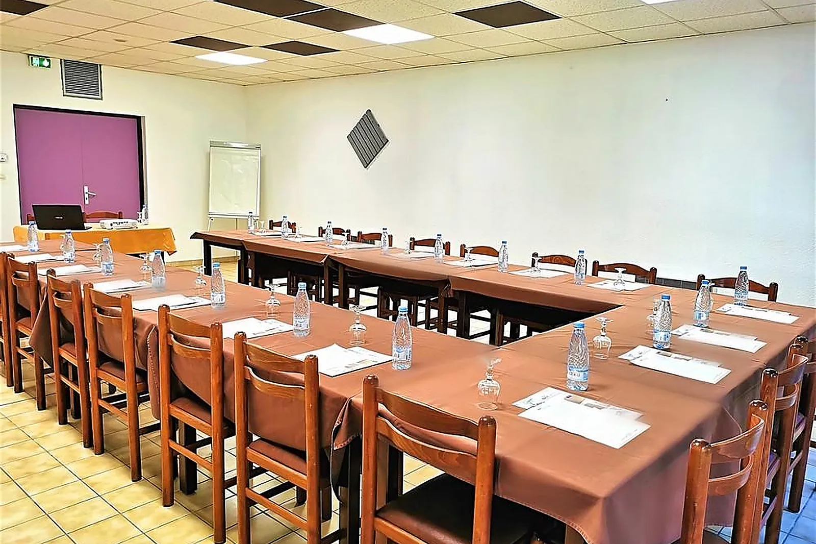 Lieux événementiels, BRIT HOTEL PAU-LONS