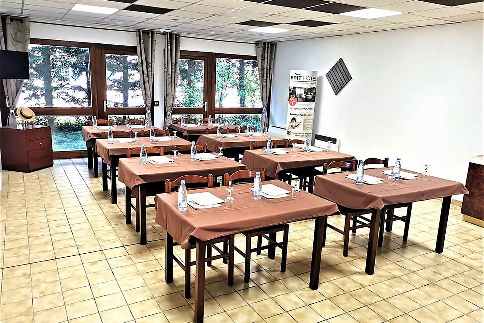 Lieux événementiels, BRIT HOTEL PAU-LONS