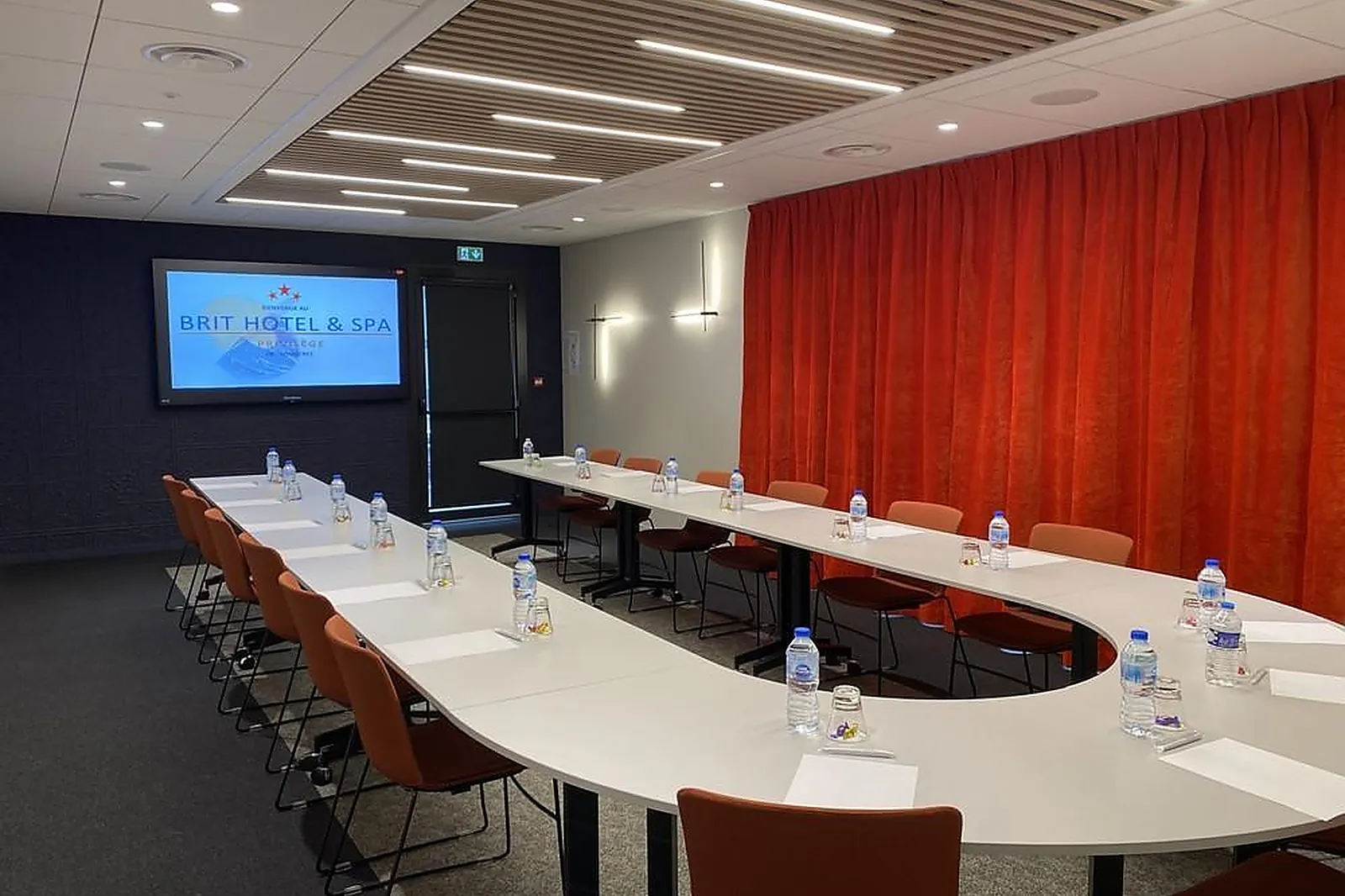 Lieux événementiels, BRIT HÔTEL PISCINE  SPA FOUGERES