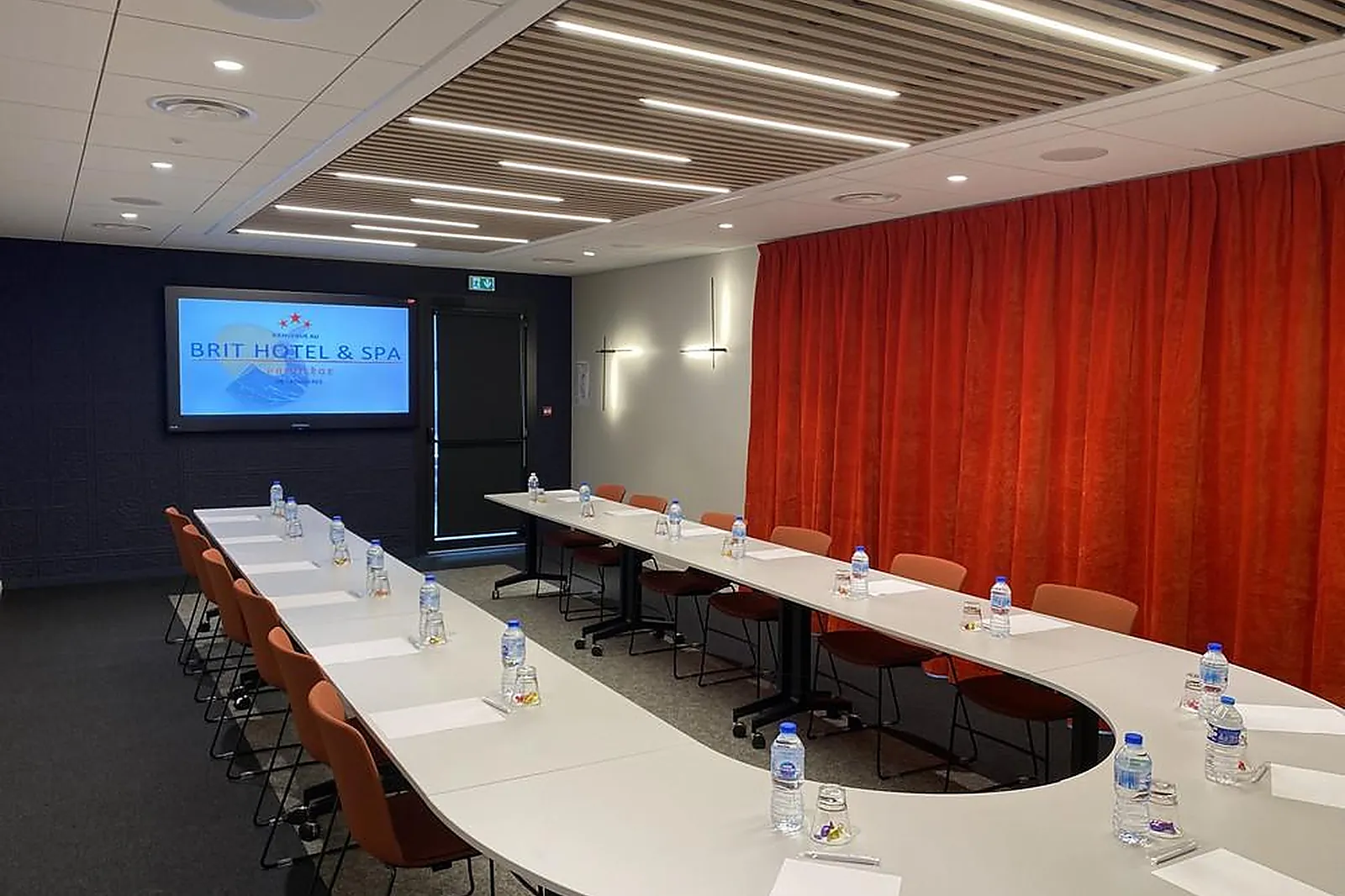 Lieux événementiels, BRIT HÔTEL PISCINE  SPA FOUGERES