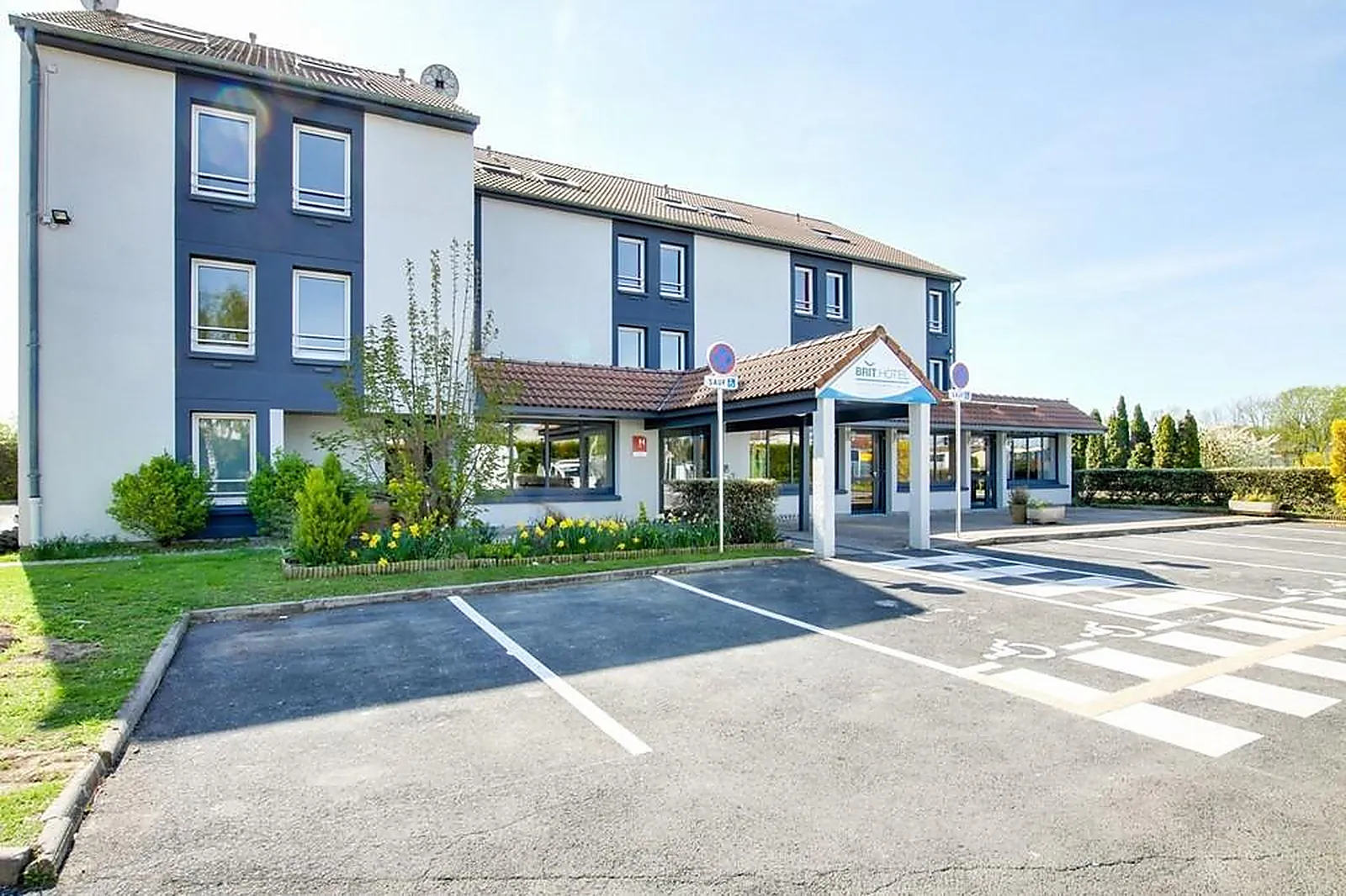 Lieux événementiels, BRIT HOTEL REIMS LA NEUVILLETTE