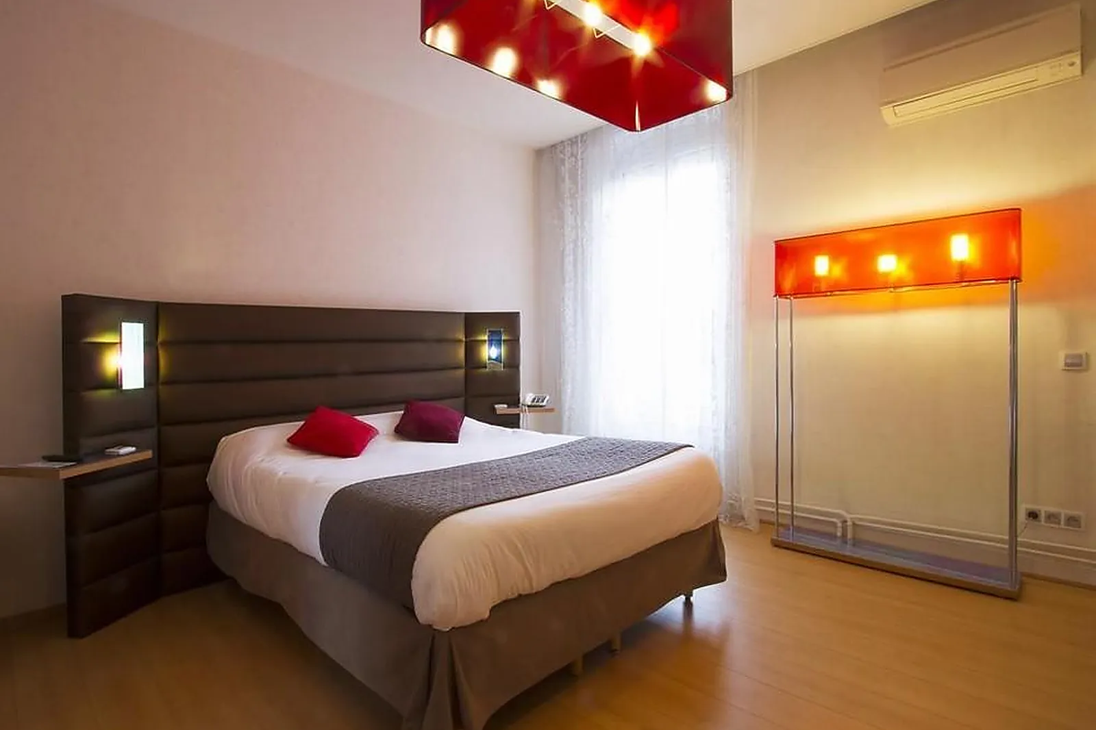 Lieux événementiels, BRIT HOTEL ROANNE - LE GRAND HÔTEL