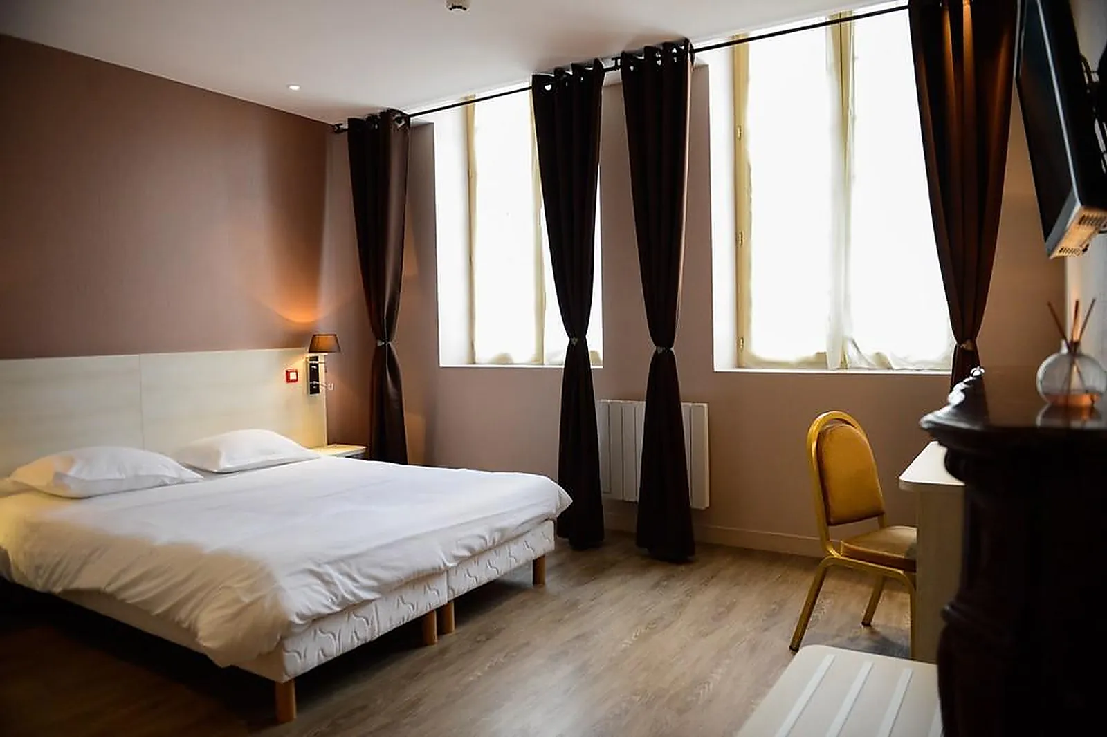 Lieux événementiels, BRIT HOTEL DU DAUPHIN