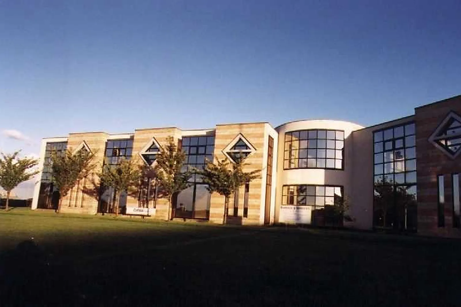 Lieux événementiels, BUREAUX SERVICES LE MANS