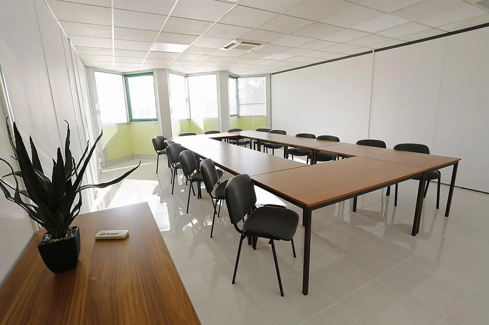 Lieux événementiels, BUSINESS CENTER