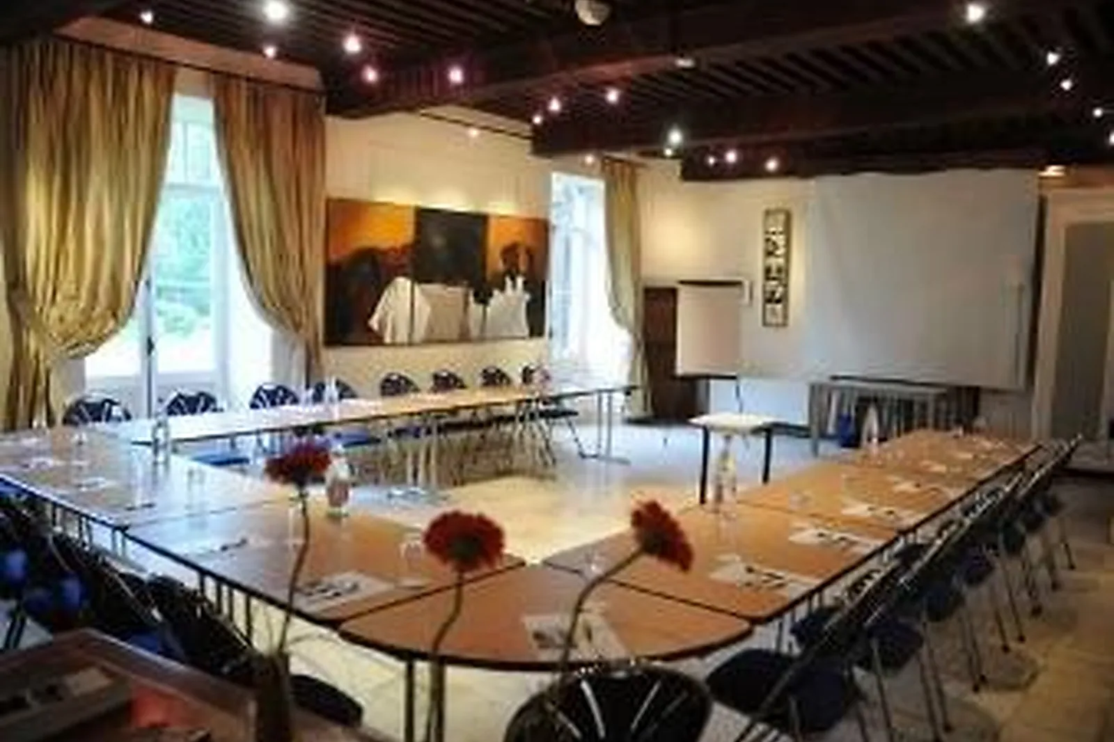 Lieux événementiels, BUSINESS POLE AND CO