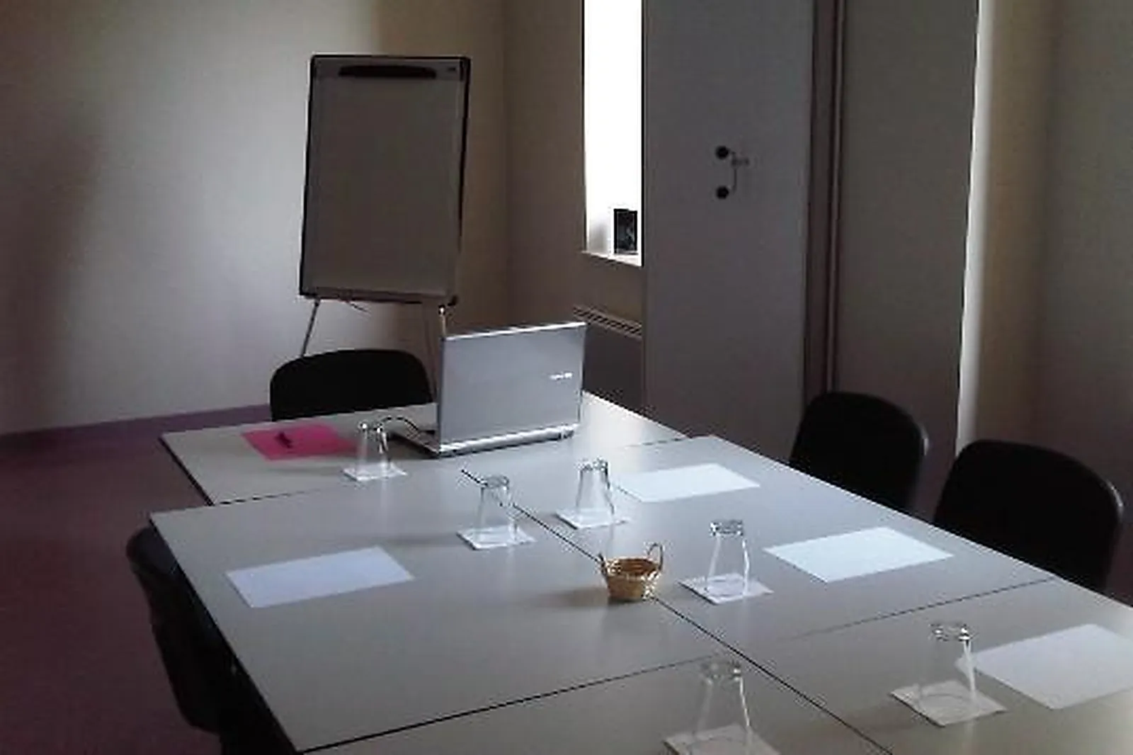 Lieux événementiels, BUSINESS POLE AND CO