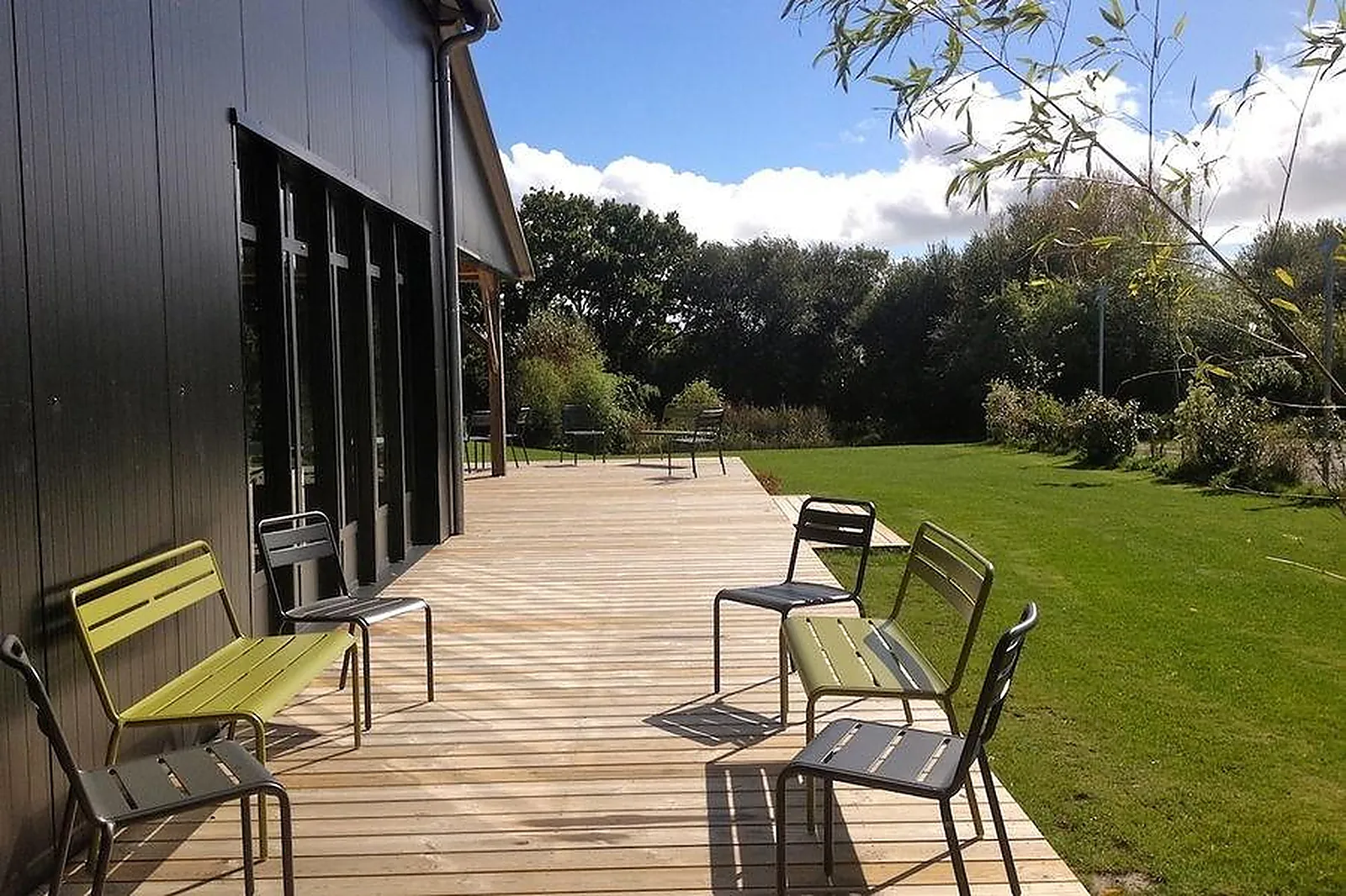 Lieux événementiels, C'EST ICI