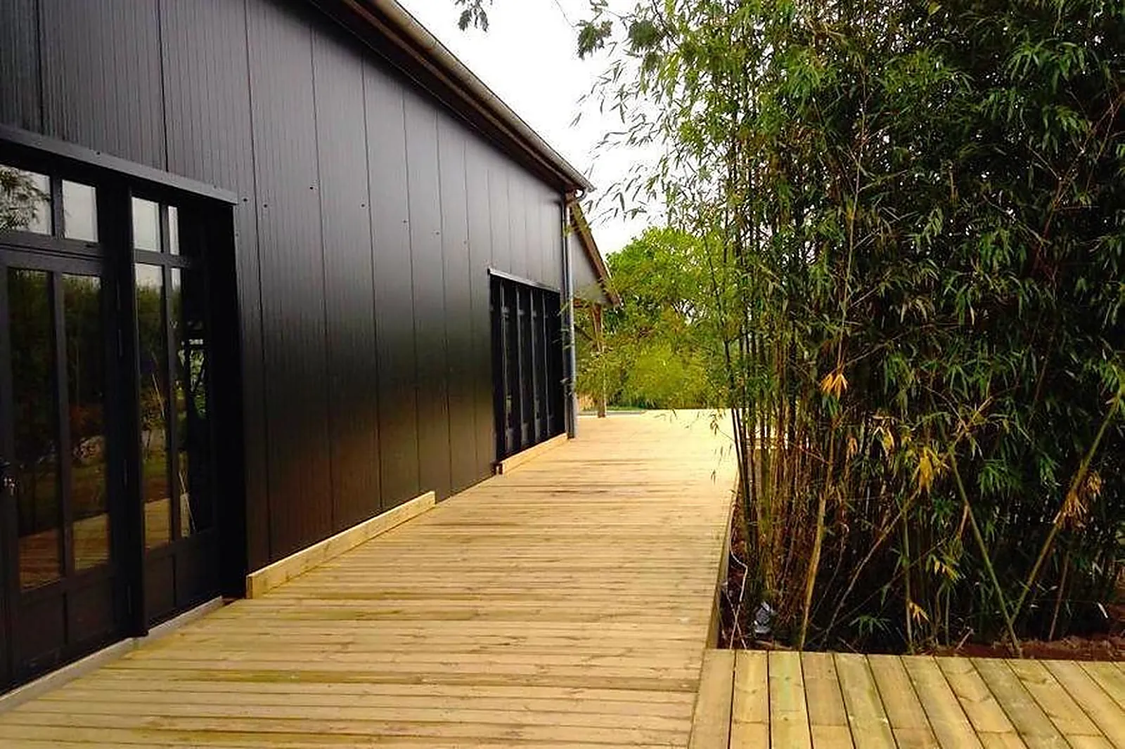 Lieux événementiels, C'EST ICI