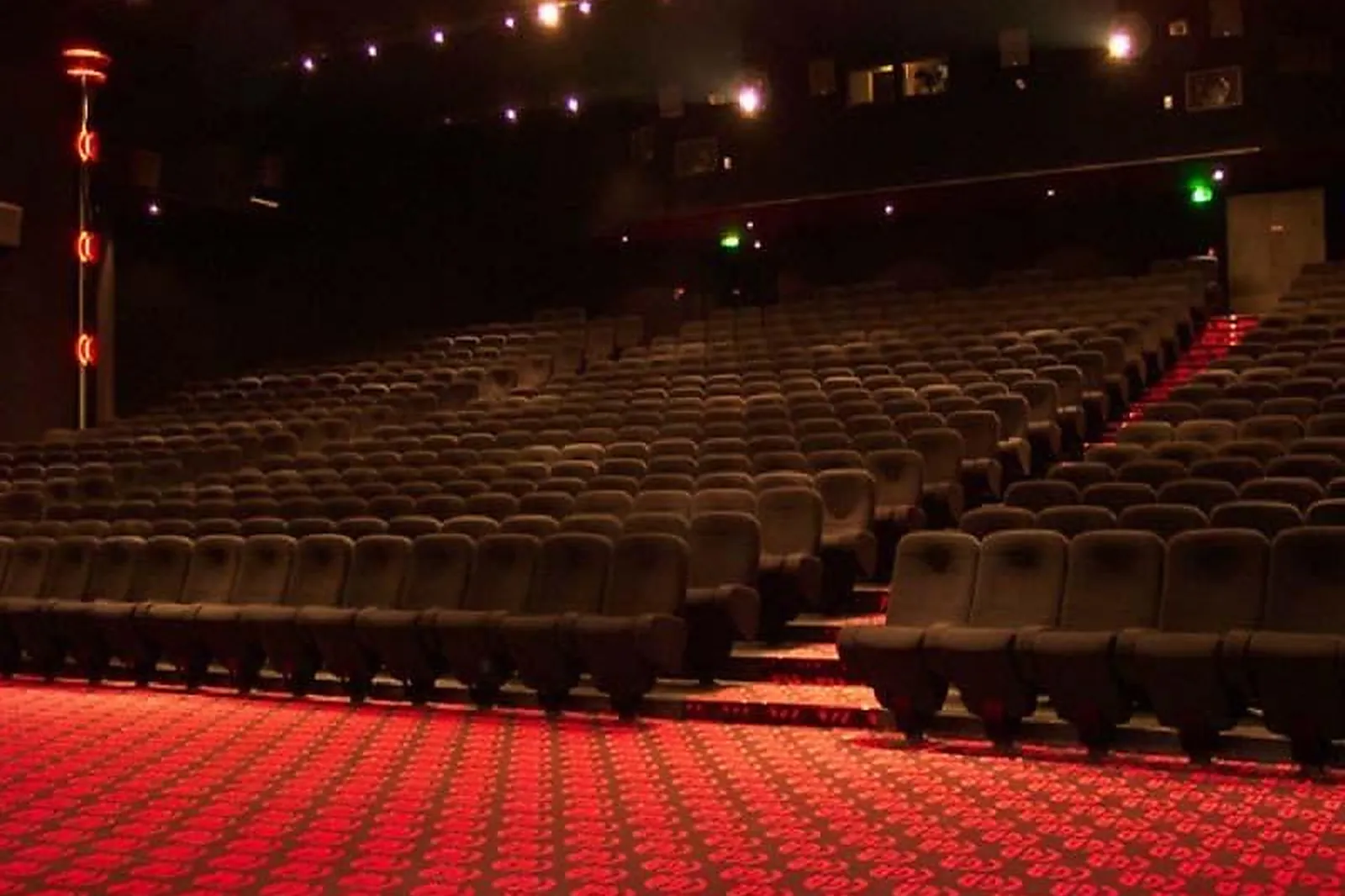 Lieux événementiels, CGR FONTAINE LE COMTE