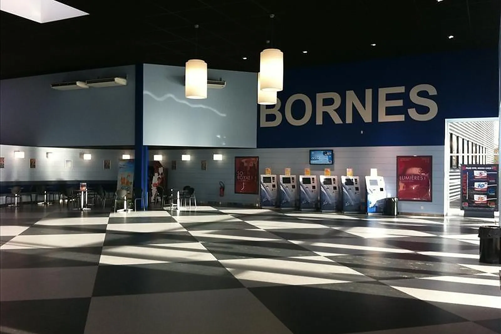 Lieux événementiels, CGR FONTAINE LE COMTE