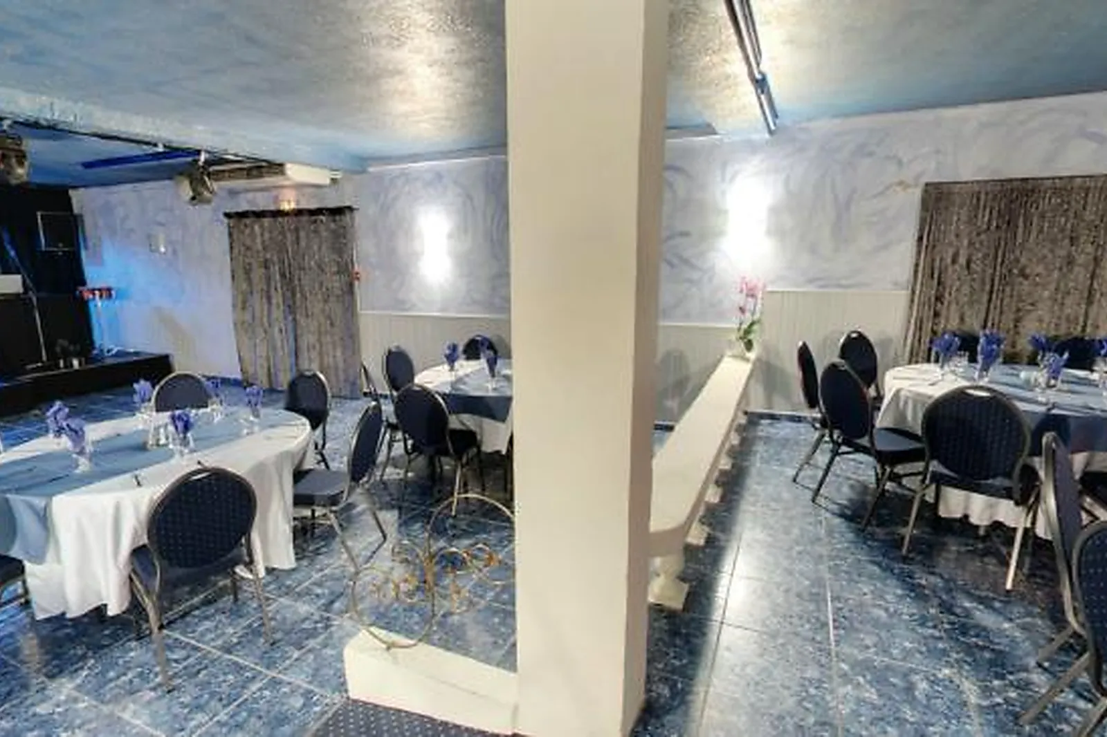 Lieux événementiels, CABARET MOULIN BLEU DU ROVE