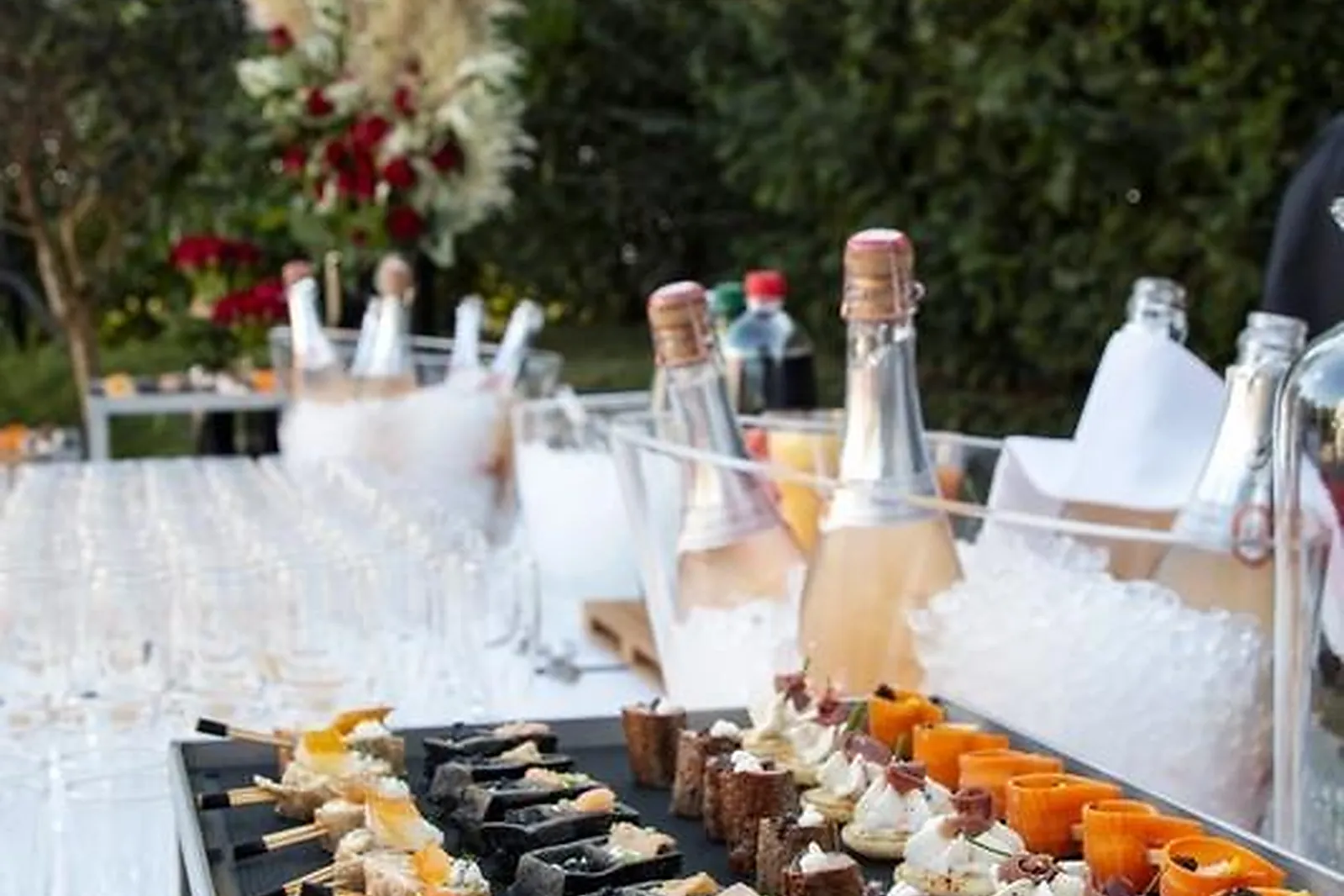 Lieux événementiels, CABARET MOUSTACHE