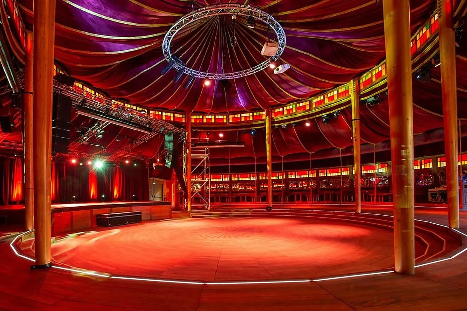 Lieux événementiels, CABARET SAUVAGE