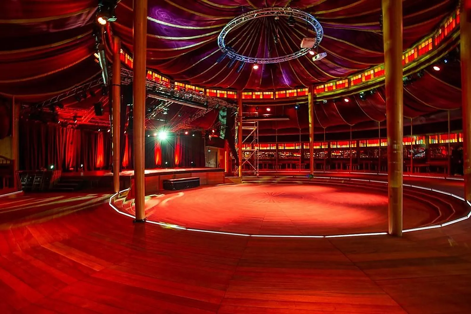 Lieux événementiels, CABARET SAUVAGE