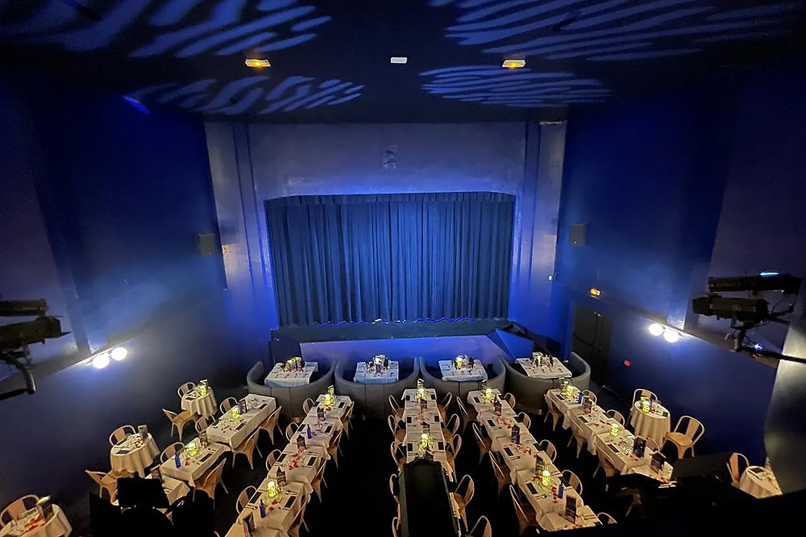 Lieux événementiels, CABARET-THÉÂTRE LL&RSQUO;ÉTOILE BLEUE