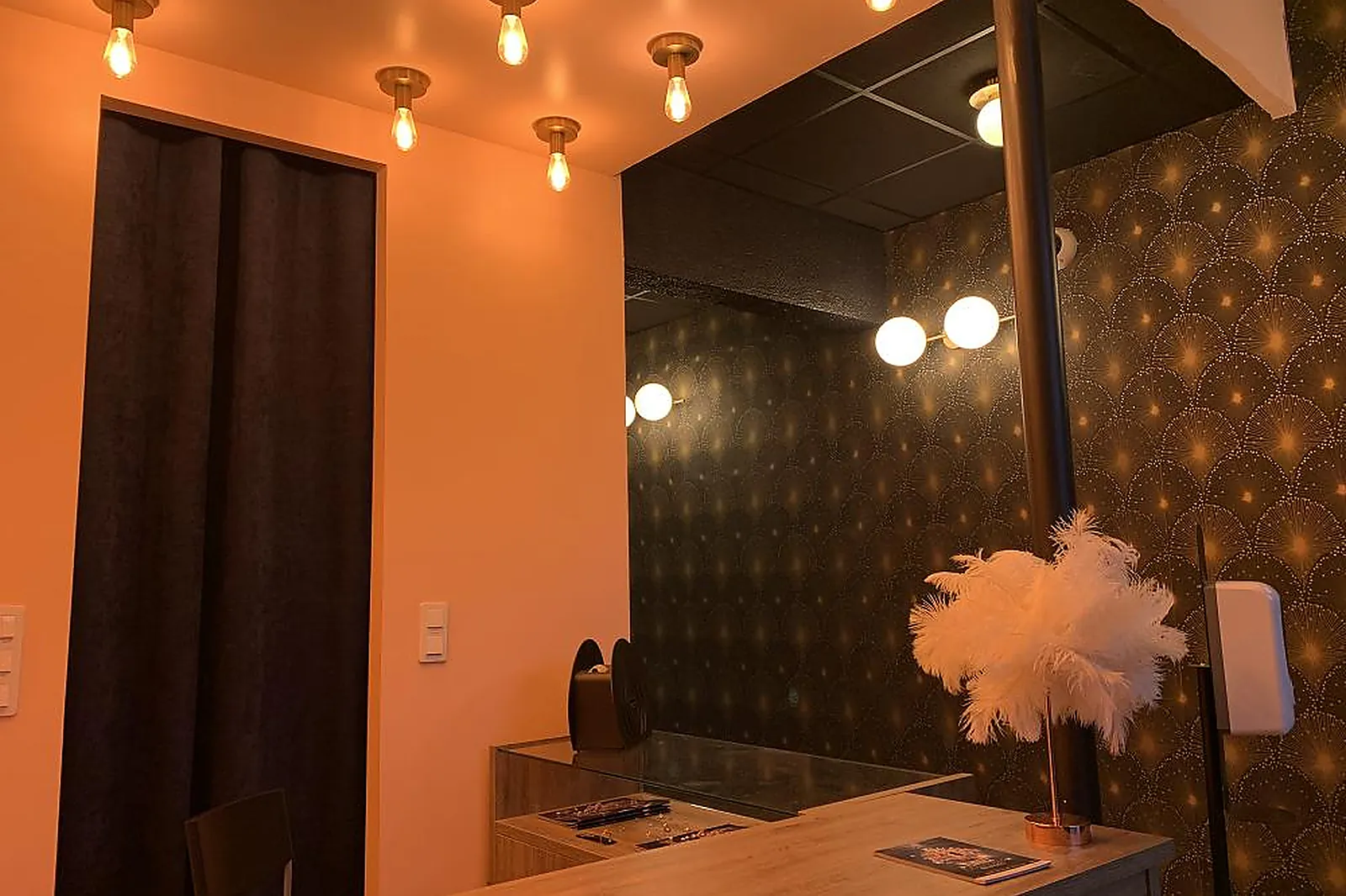 Lieux événementiels, CABARET-THÉÂTRE LL&RSQUO;ÉTOILE BLEUE