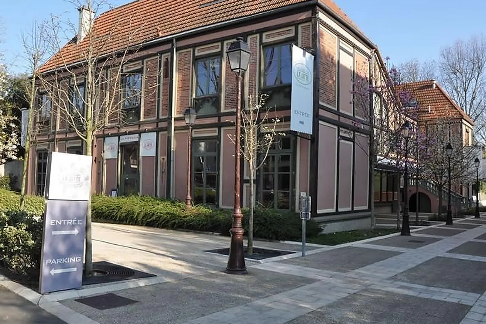 Lieux événementiels, CAFÉ DE LA JATTE