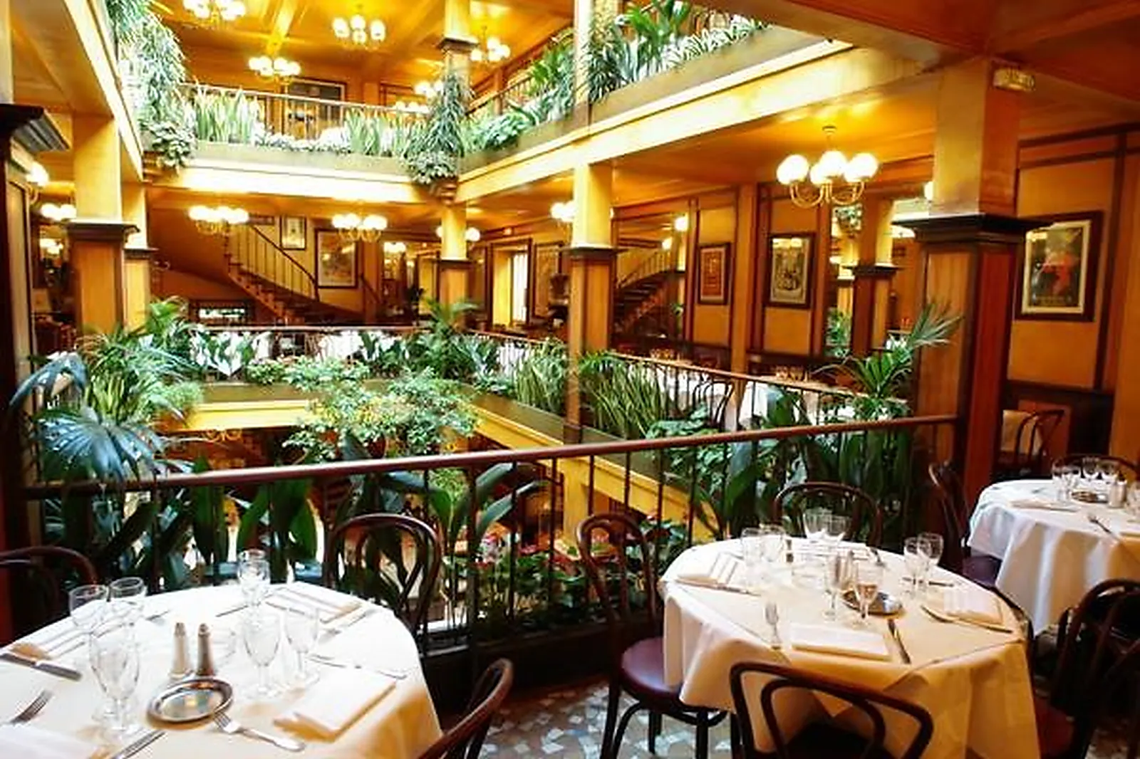 Lieux événementiels, CAFÉ DU COMMERCE