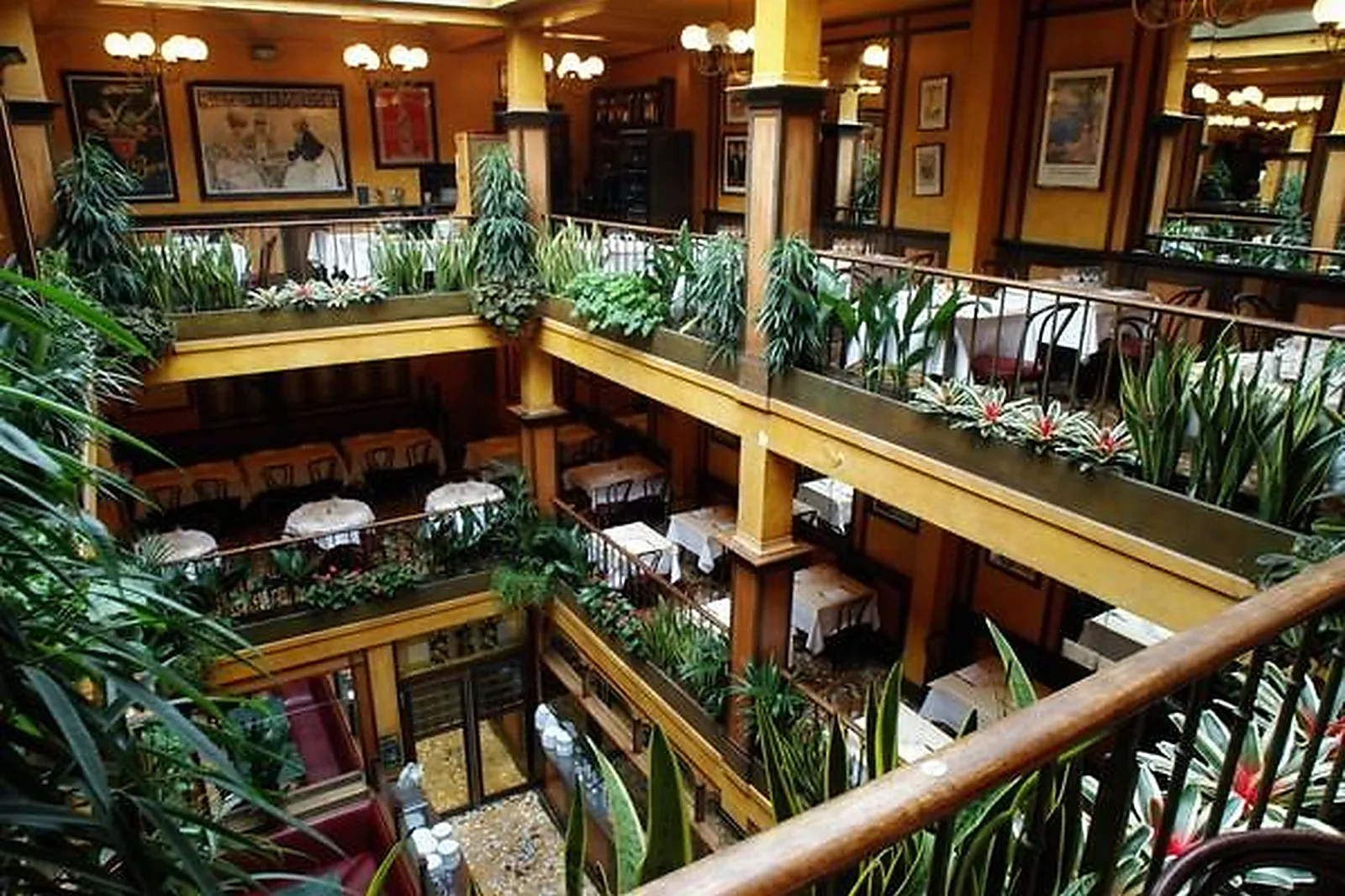 Lieux événementiels, CAFÉ DU COMMERCE