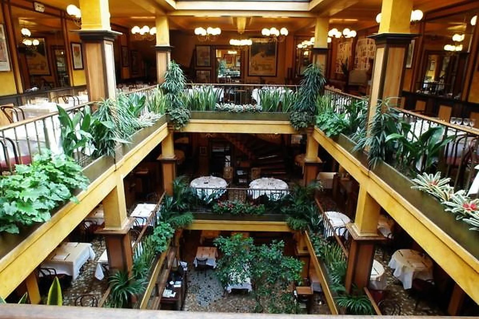 Lieux événementiels, CAFÉ DU COMMERCE