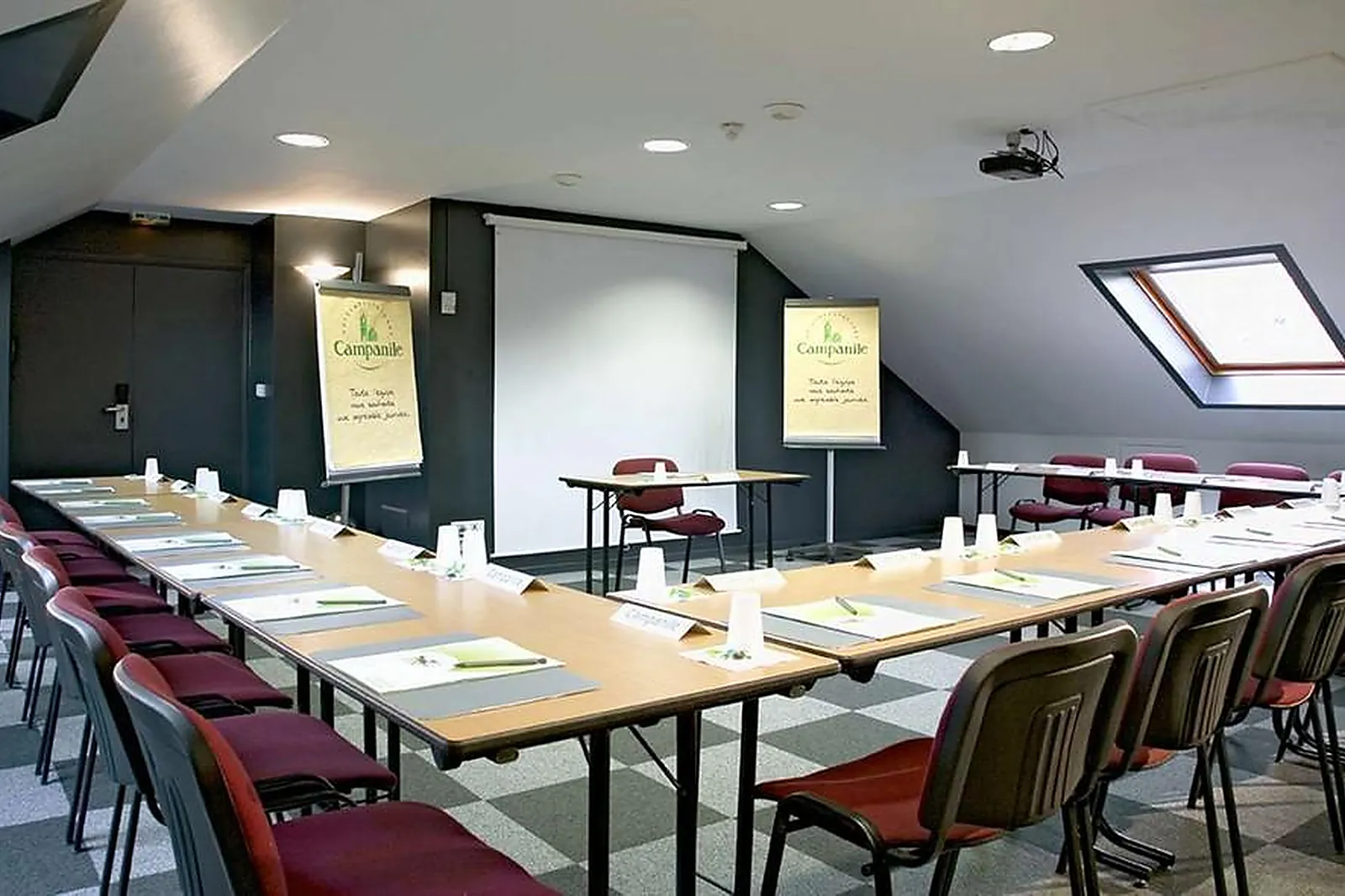 Lieux événementiels, CAMPANILE AMIENS - GLISY