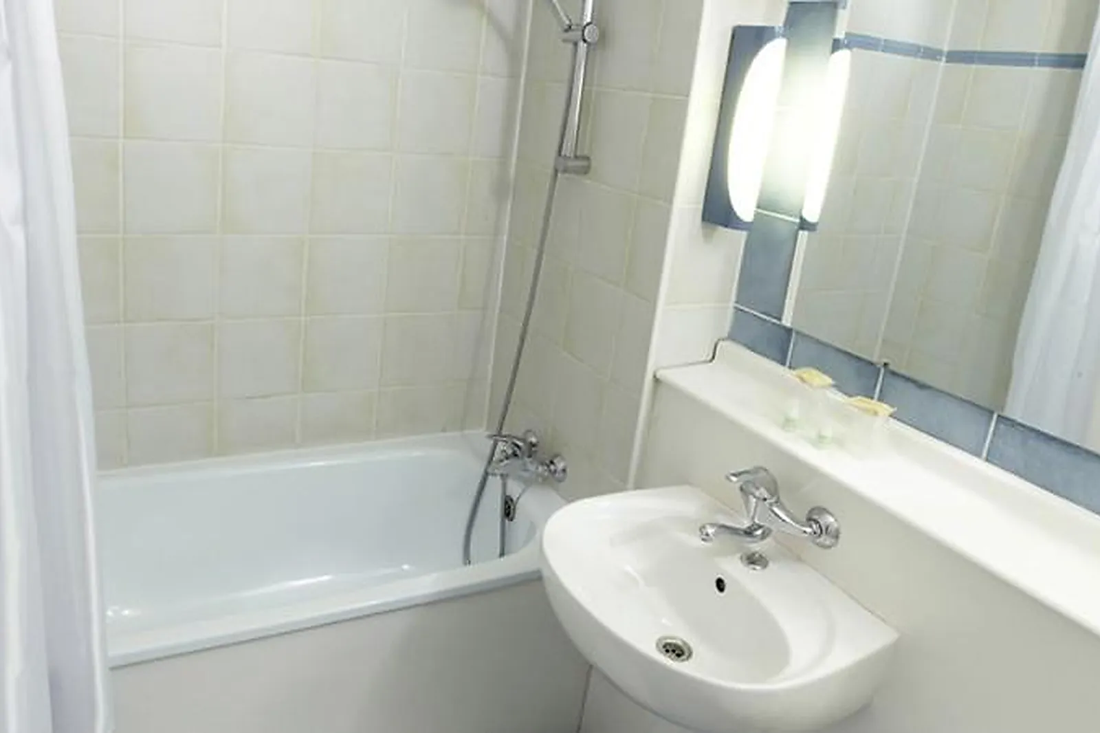 Lieux événementiels, CAMPANILE ANTIBES - JUAN LES PINS