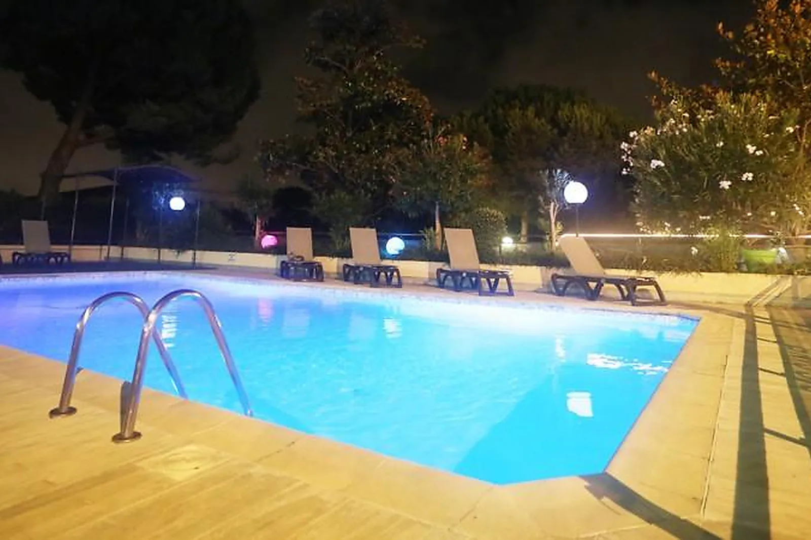 Lieux événementiels, CAMPANILE ANTIBES - JUAN LES PINS