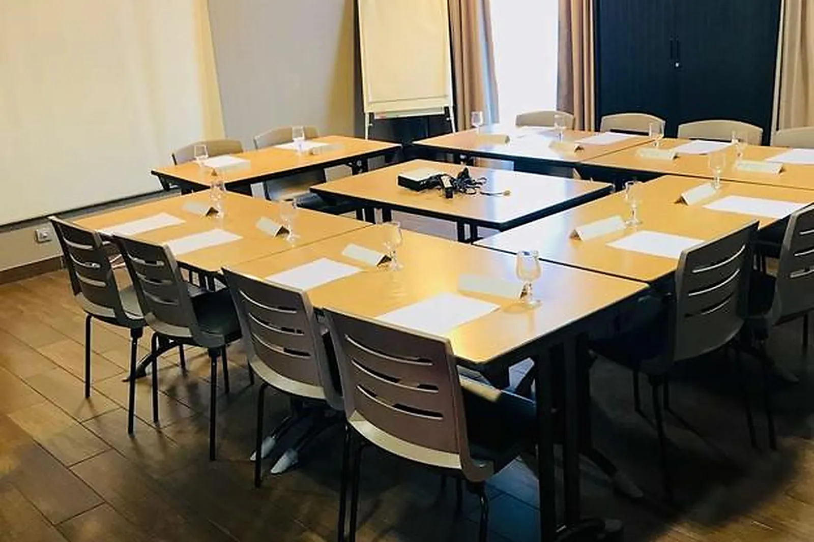 Lieux événementiels, CAMPANILE ARLES