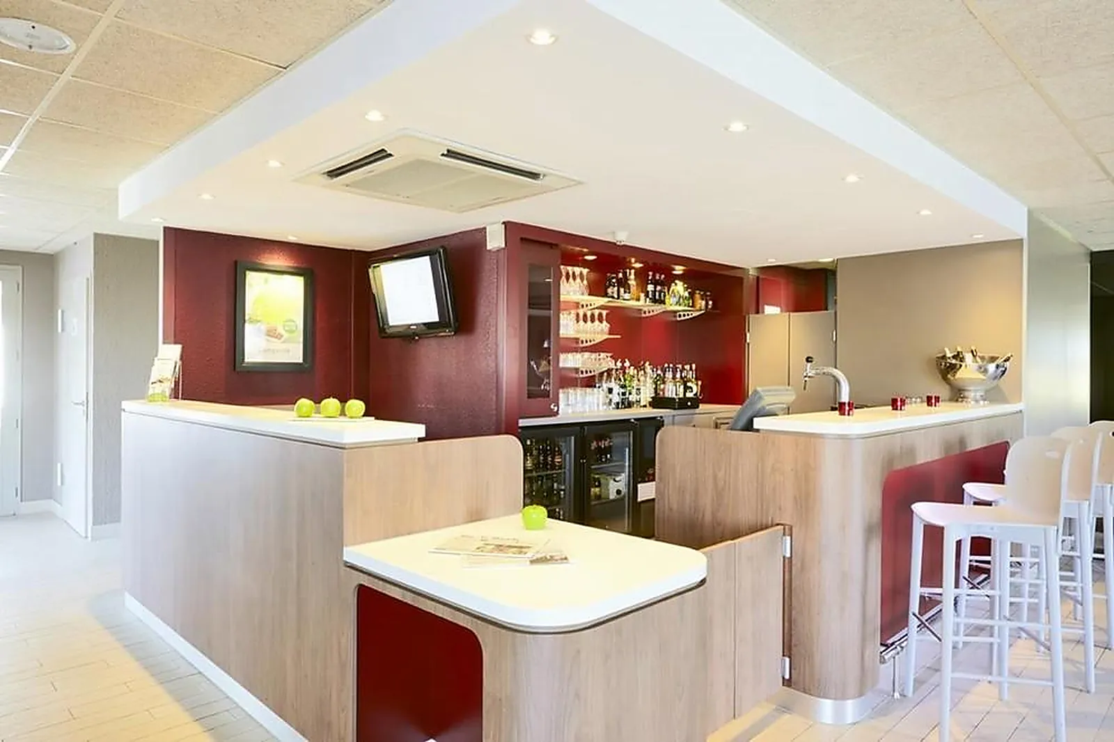 Lieux événementiels, CAMPANILE AUXERRE MONÉTEAU