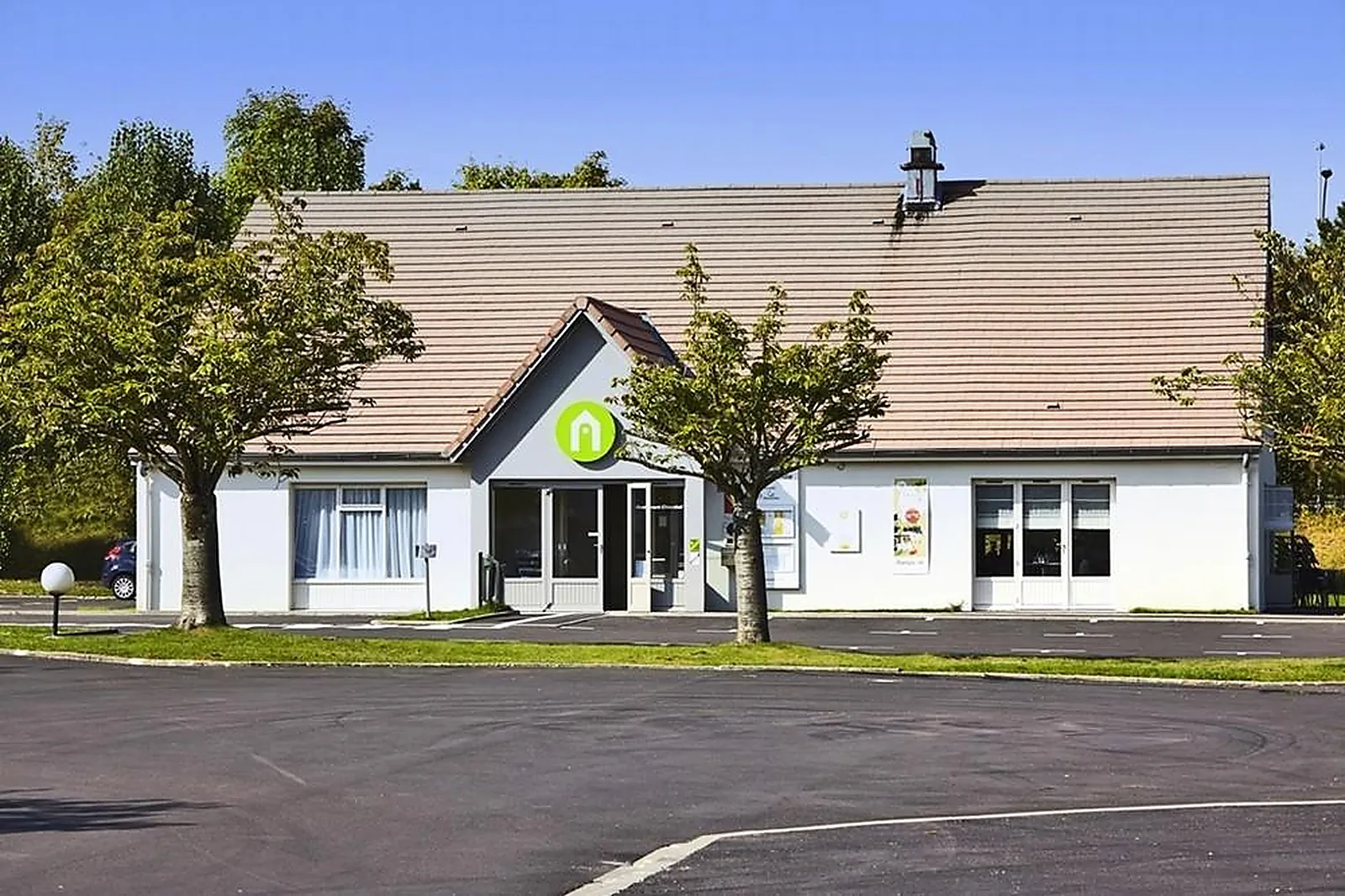 Lieux événementiels, CAMPANILE AUXERRE MONÉTEAU