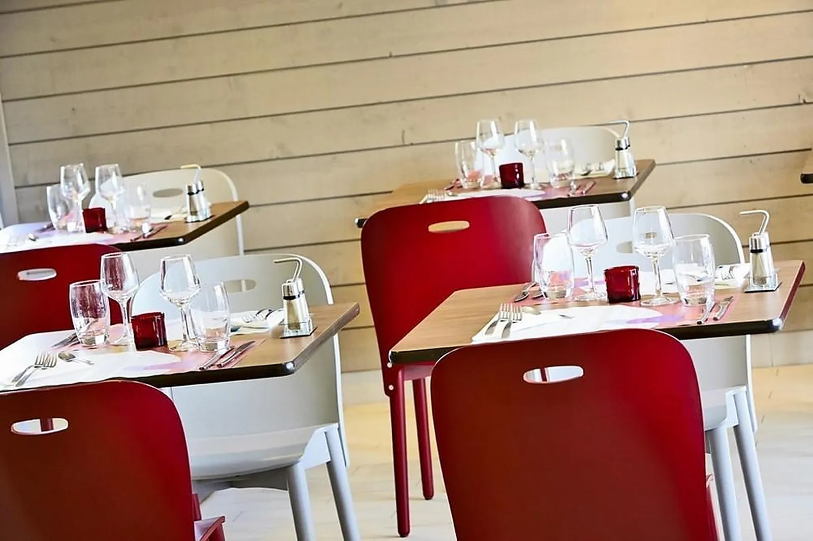 Lieux événementiels, CAMPANILE AUXERRE MONÉTEAU