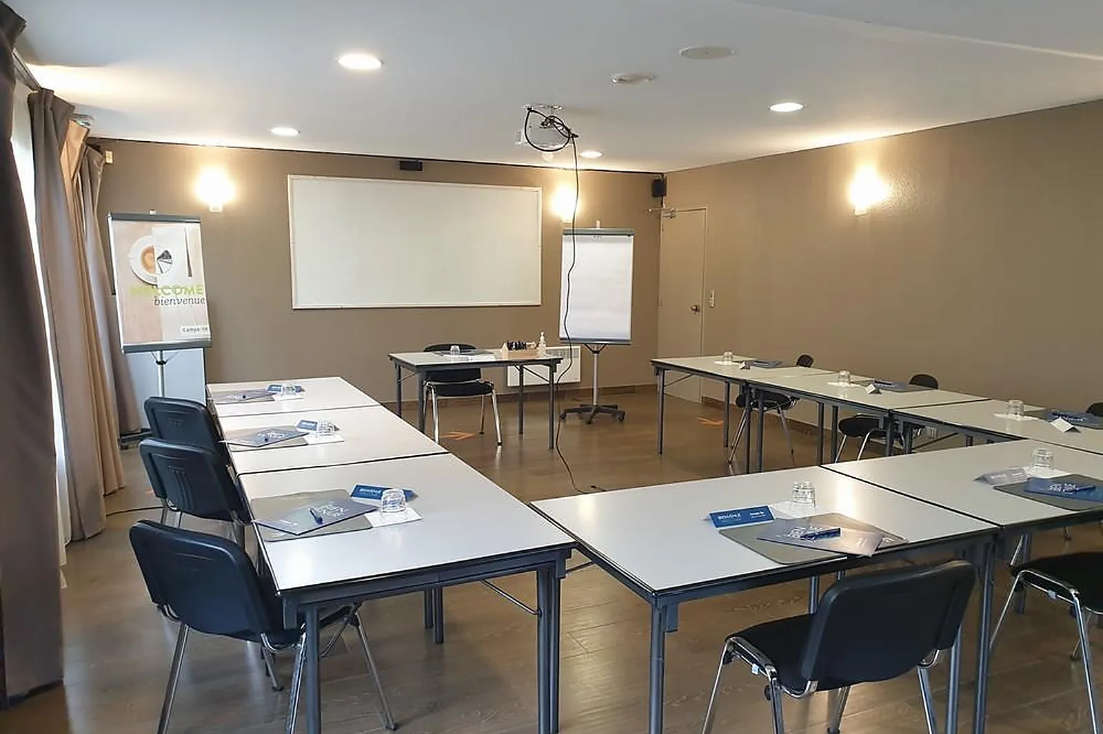 Lieux événementiels, CAMPANILE BAYEUX