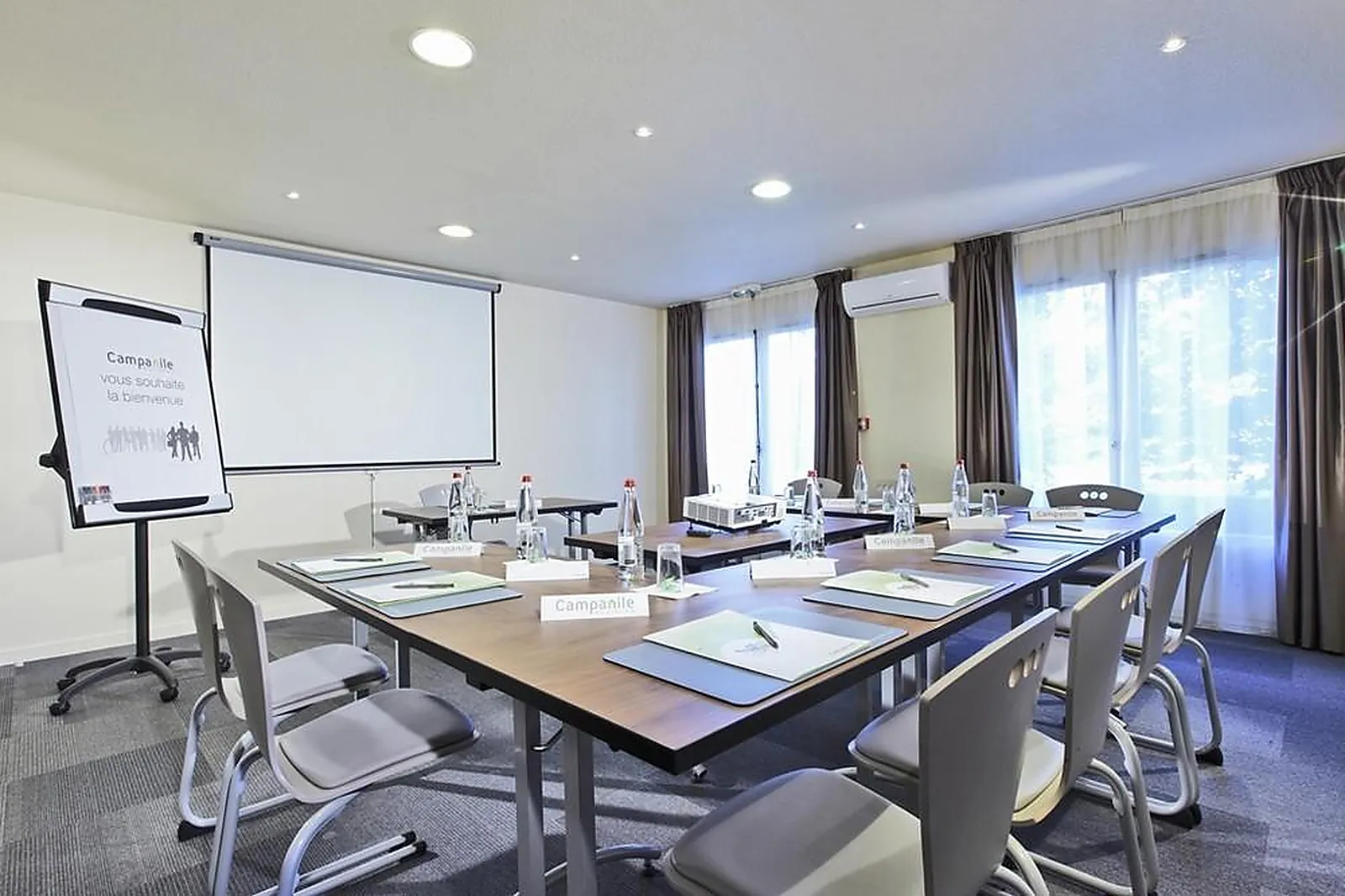 Lieux événementiels, CAMPANILE CHANAS