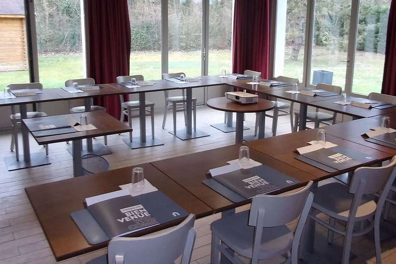 Lieux événementiels, CAMPANILE CHANTILLY