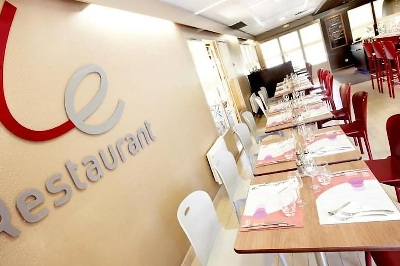 Lieux événementiels, CAMPANILE CHANTILLY