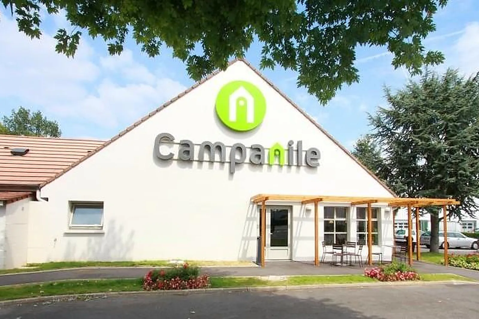 Lieux événementiels, CAMPANILE CHANTILLY