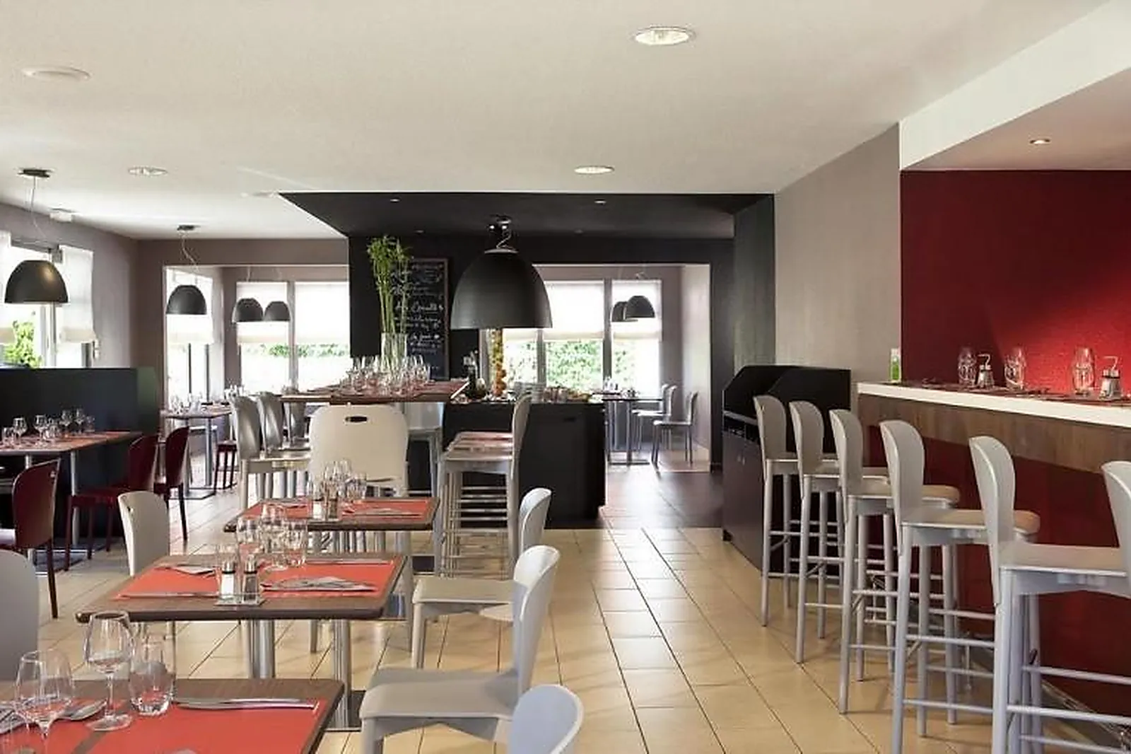 Lieux événementiels, CAMPANILE CLERMONT FERRAND SUD