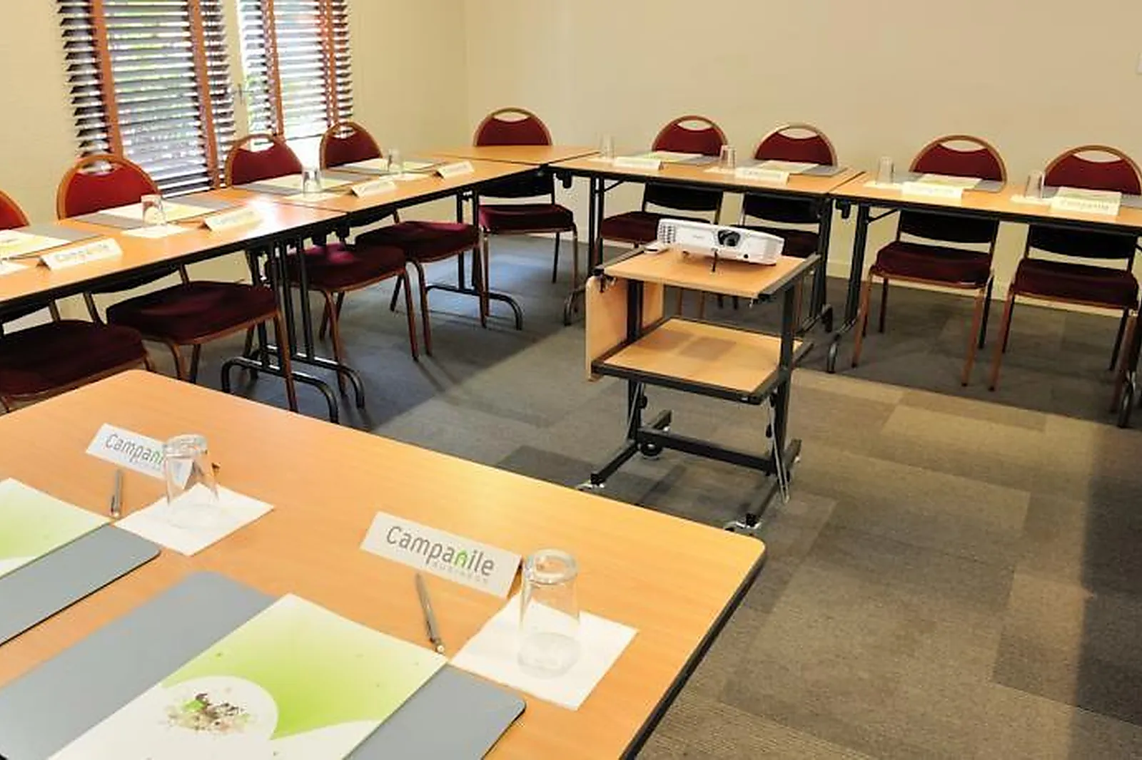 Lieux événementiels, CAMPANILE CLERMONT-FERRAND SUD AUBIÈRE