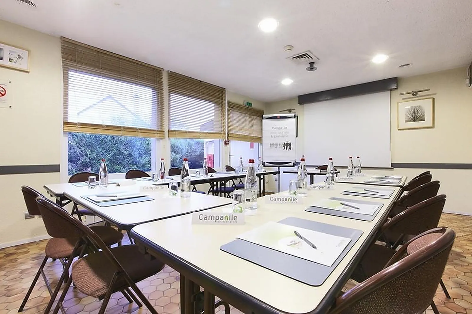 Lieux événementiels, CAMPANILE DIJON EST SAINT APOLLINAIRE