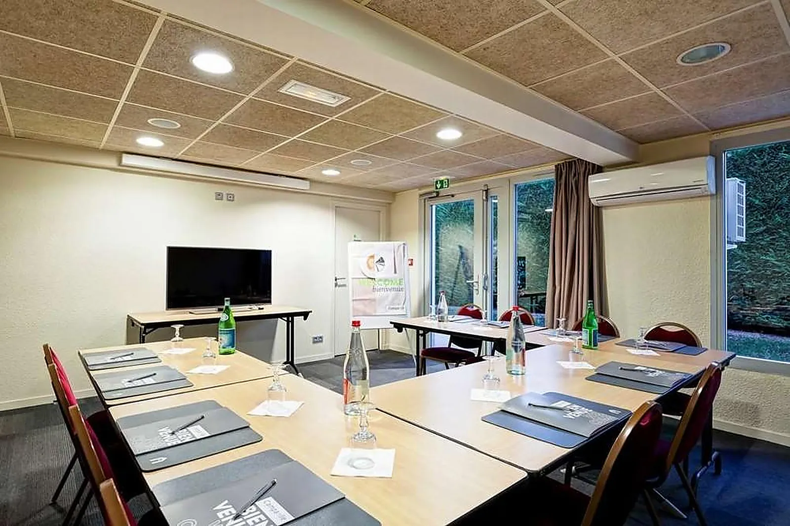 Lieux événementiels, CAMPANILE GENEVE AEROPORT