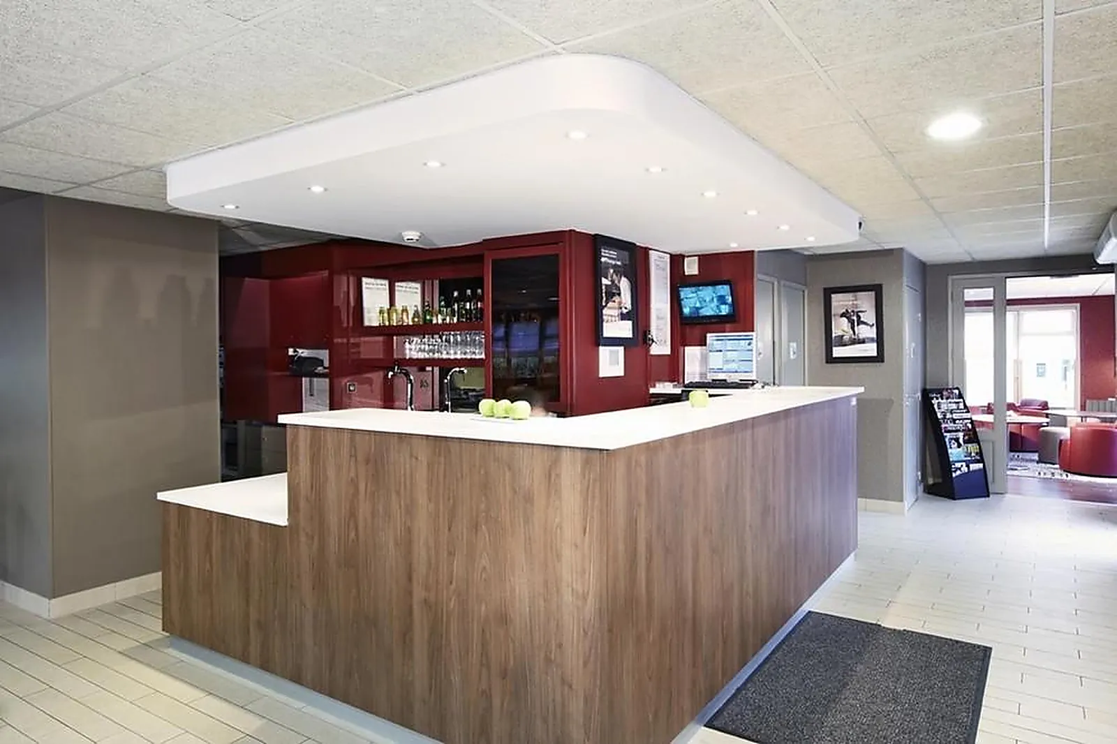 Lieux événementiels, CAMPANILE LA VERRIÈRE