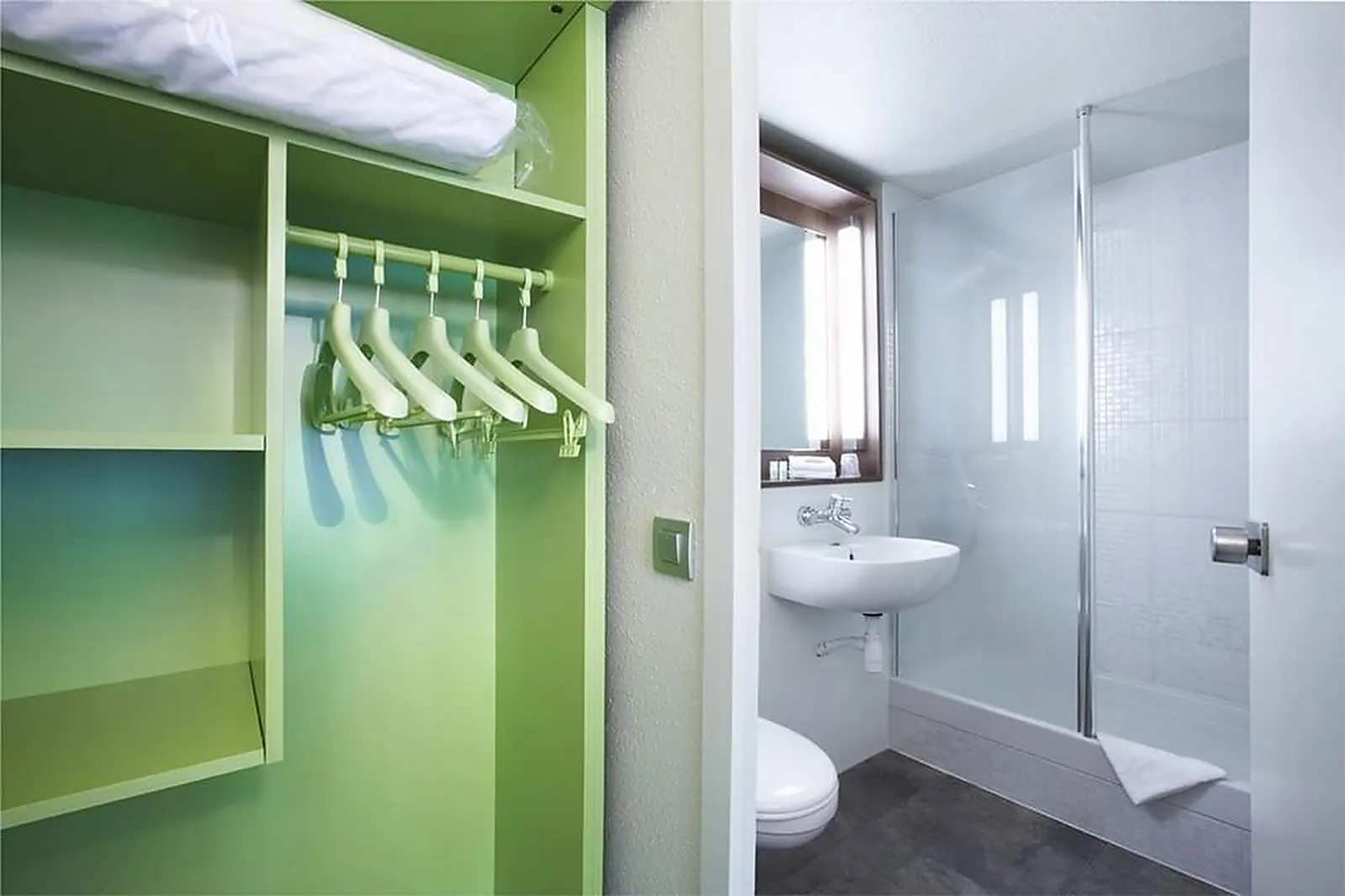 Lieux événementiels, CAMPANILE LA VERRIÈRE