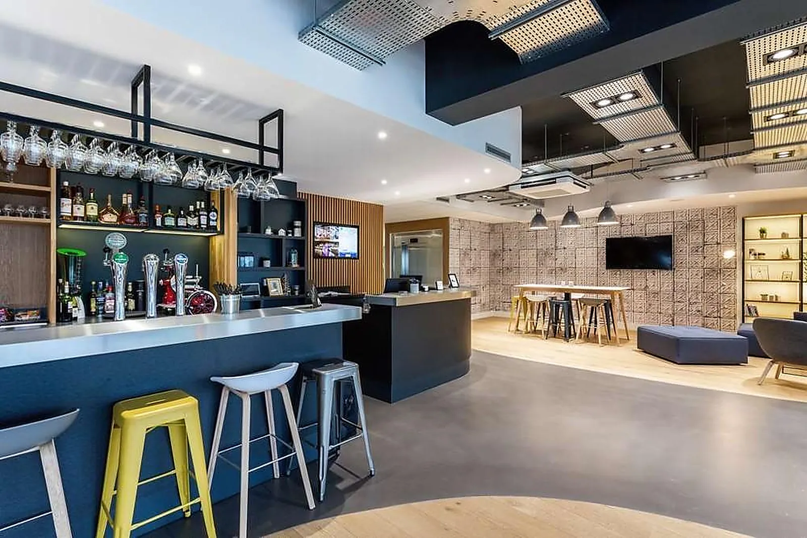 Lieux événementiels, CAMPANILE LAVAL NORD