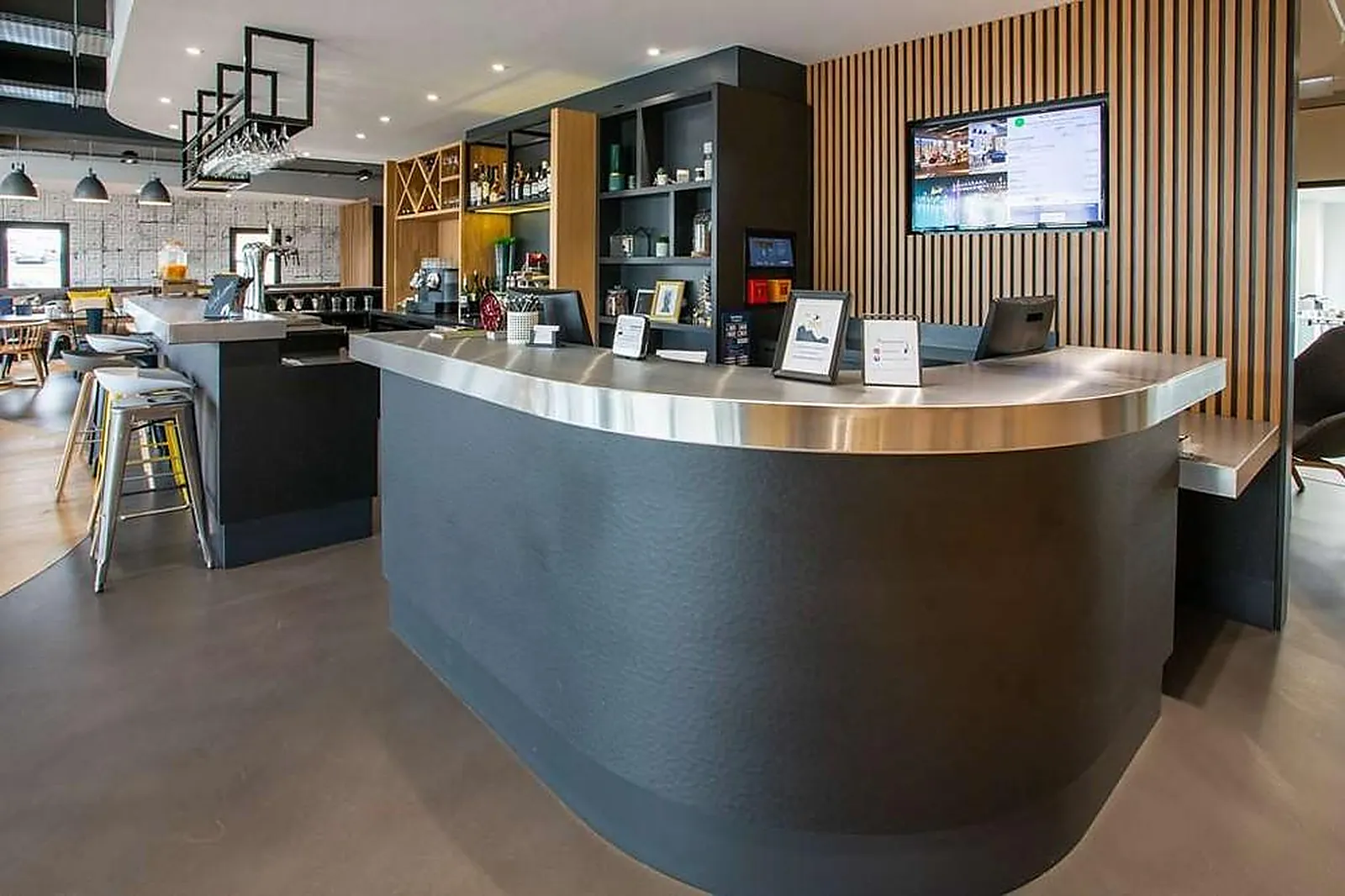 Lieux événementiels, CAMPANILE LAVAL NORD