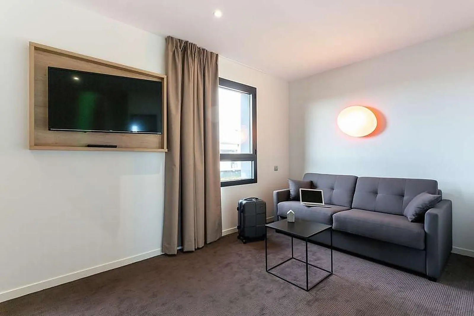 Lieux événementiels, CAMPANILE LAVAL NORD