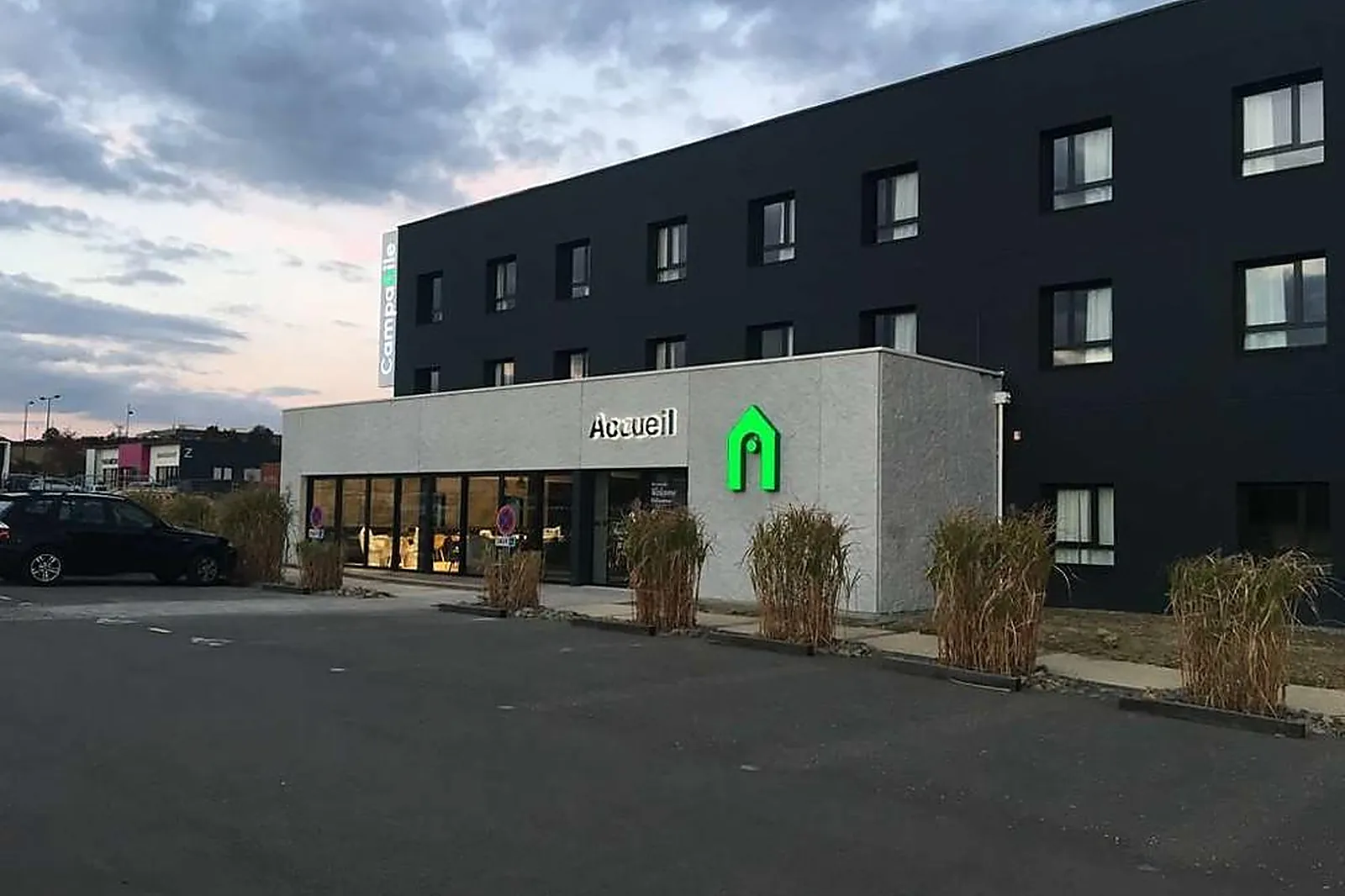 Lieux événementiels, CAMPANILE LAVAL NORD