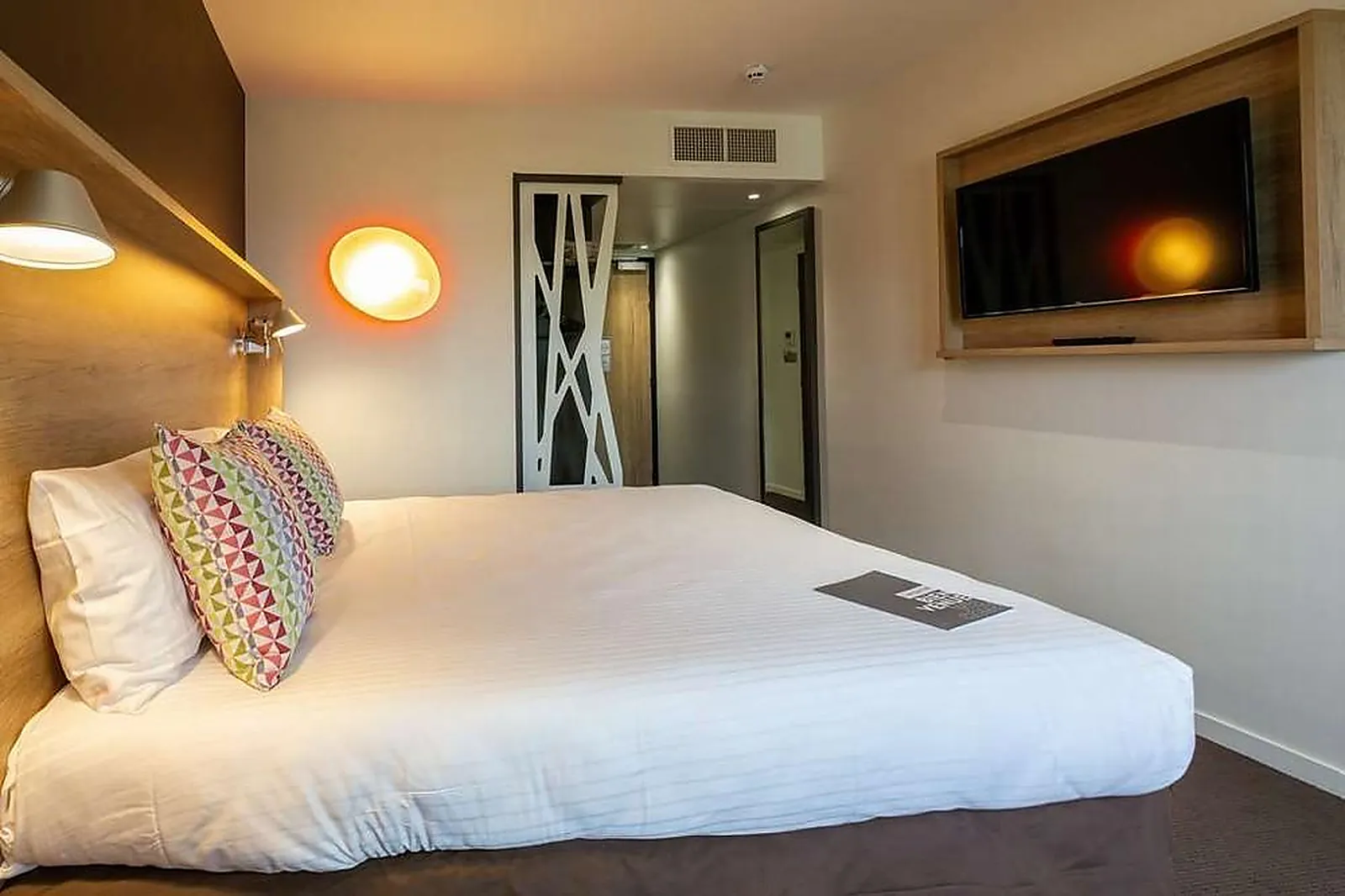 Lieux événementiels, CAMPANILE LAVAL NORD